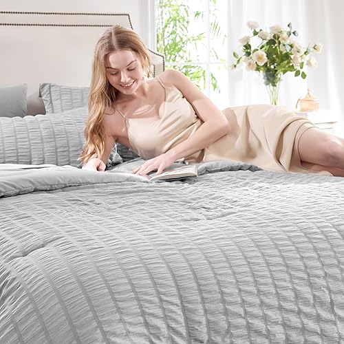 Miniatura 3 de CozyLux Juego completo de edredón de 7 piezas con sábanas, ropa de cama suave seersucker, edredón y fundas de almohada, sábana bajera, sábana