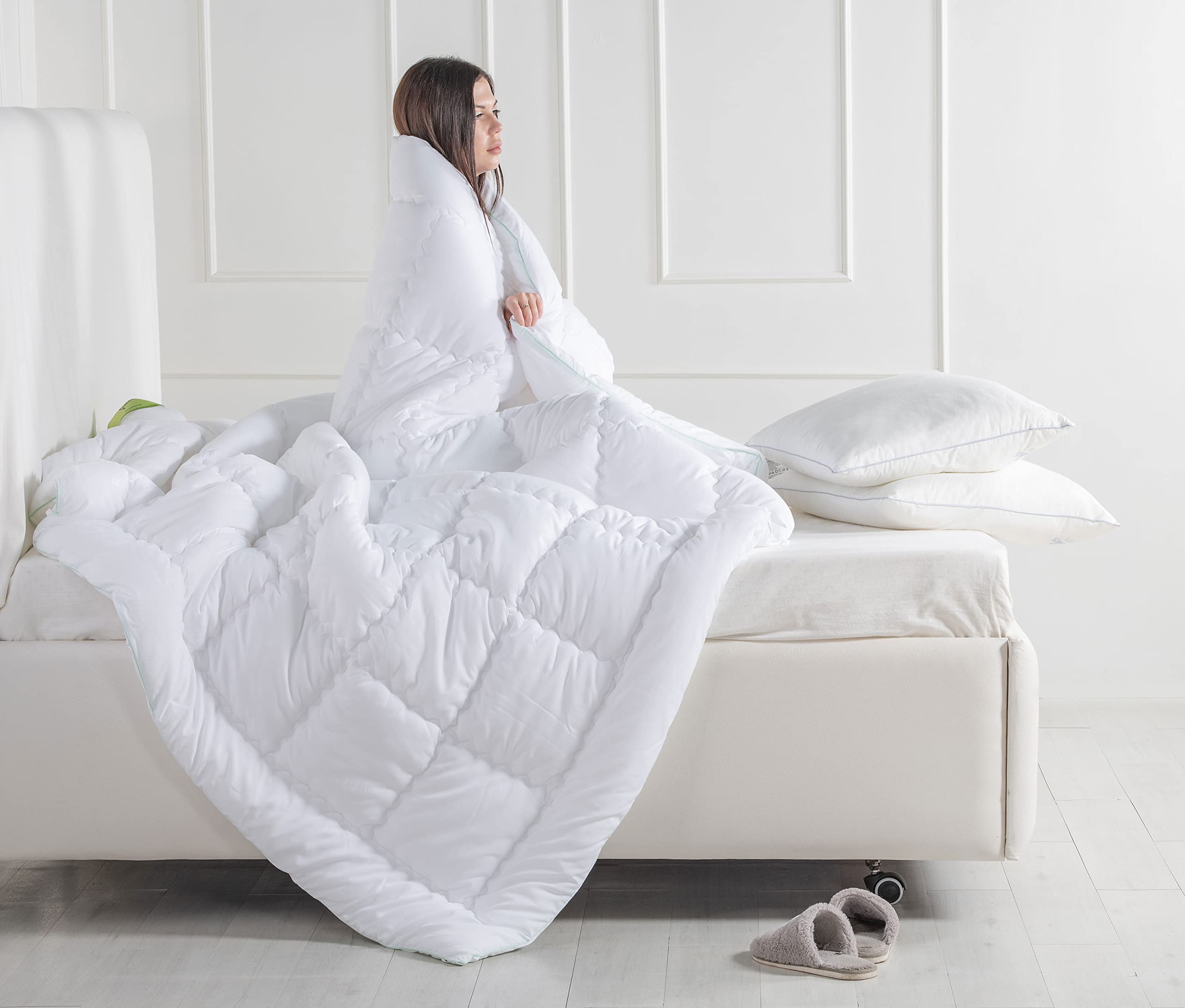 SPREAD SPAIN Microfiber Aloevera Summer Quilt with Aloevera Gel Coated, 220 GSM, Ultra Soft & Super Cosy Comfort for All Seasons, Lightweight & Breathable Quilt, White (Double, 90x108 Inches)-image-0