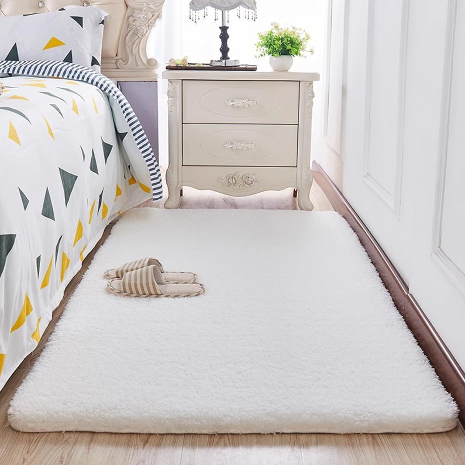 Tapis salon shaggy blanc cassé grand format pour créer une chambre cosy et douce