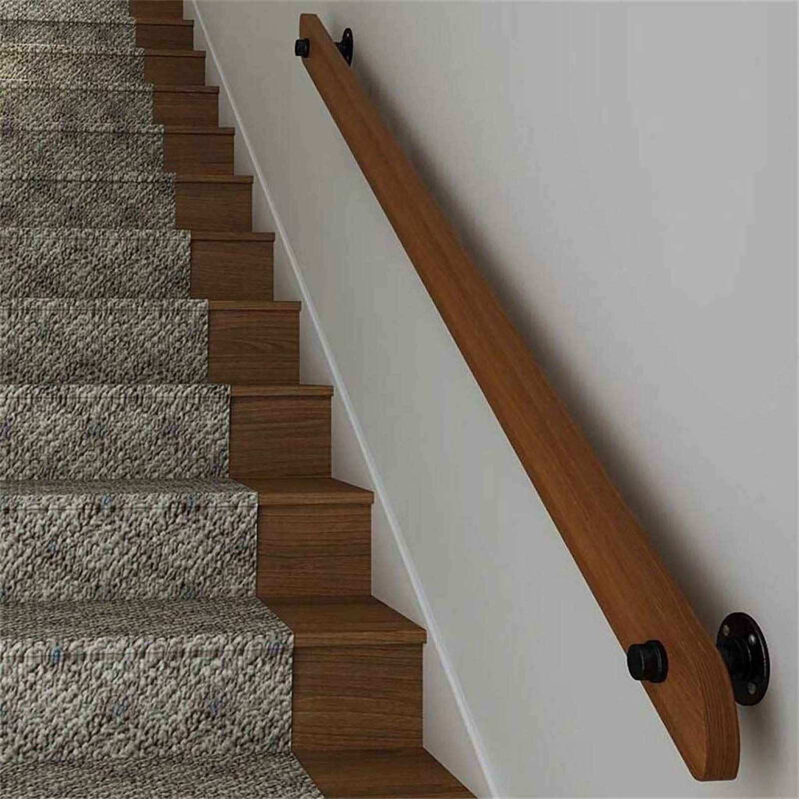 Main courante d'escalier en bois antidérapante pour éviter les chutes dans le couloir