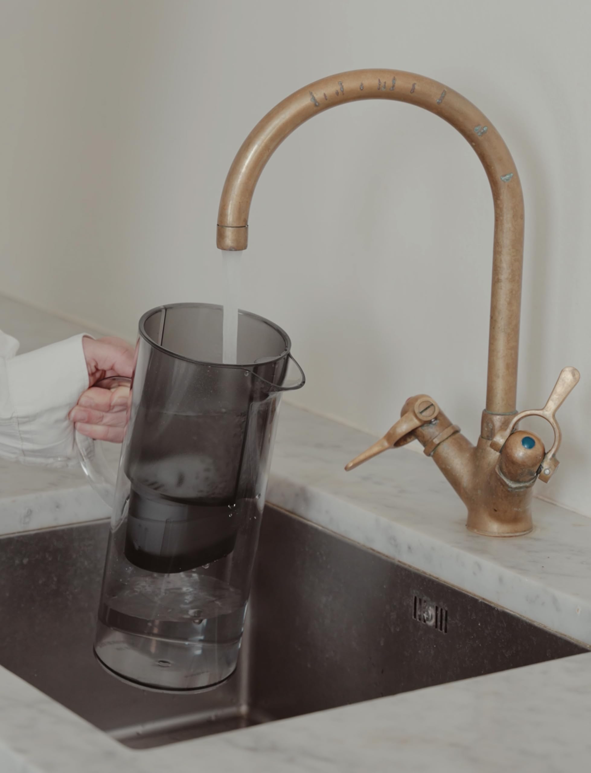 Caraffa Acqua Con Filtro E Coperchio Stelton 1.5L - Design Danese, Plastica Resistente Per Frigo, Ideale Per Succo E Acqua Fredda