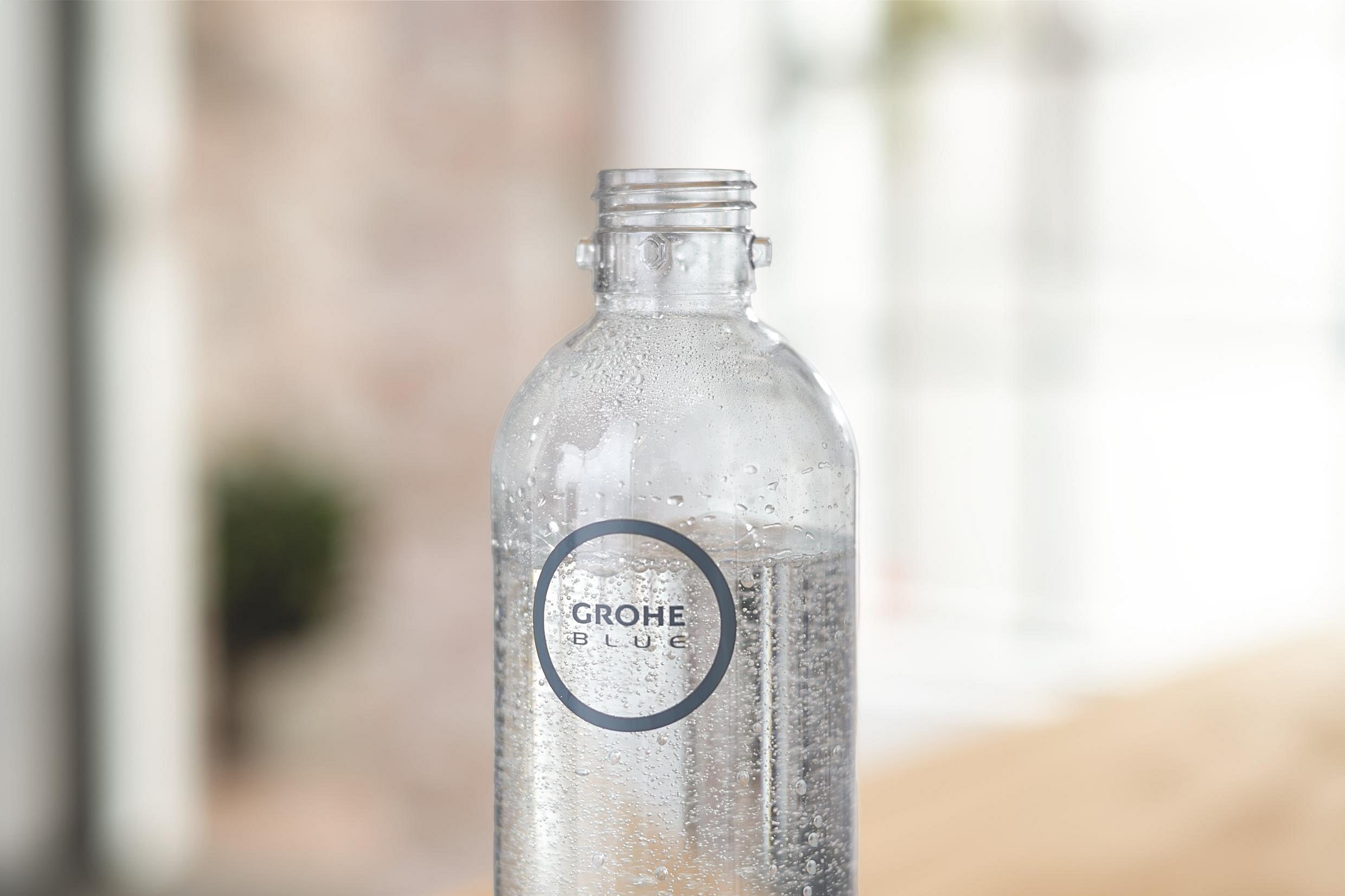 GROHE Blue Fizz, Wasserflasche (Fassungsvermögen: 850ml, nicht spülmaschinenfest, Bajonettverschluss, kompatibel mit dem GROHE Blue Fizz Wassersprudler), schwarz, 41250K00