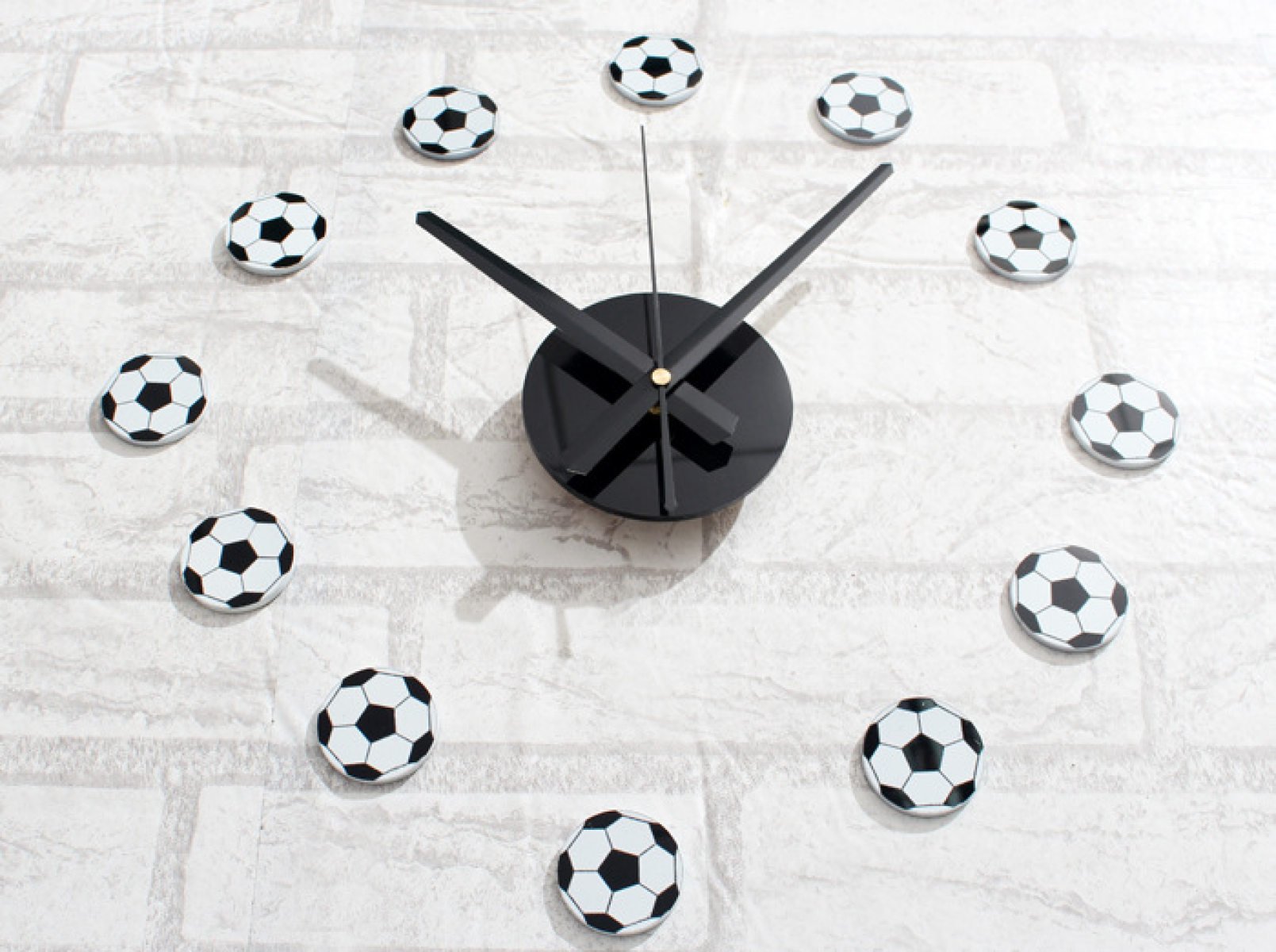Creative Personality Fun Simple Casual Acrylic Sports Soccer Style DIY Silent Wall Clock Decoration,Black