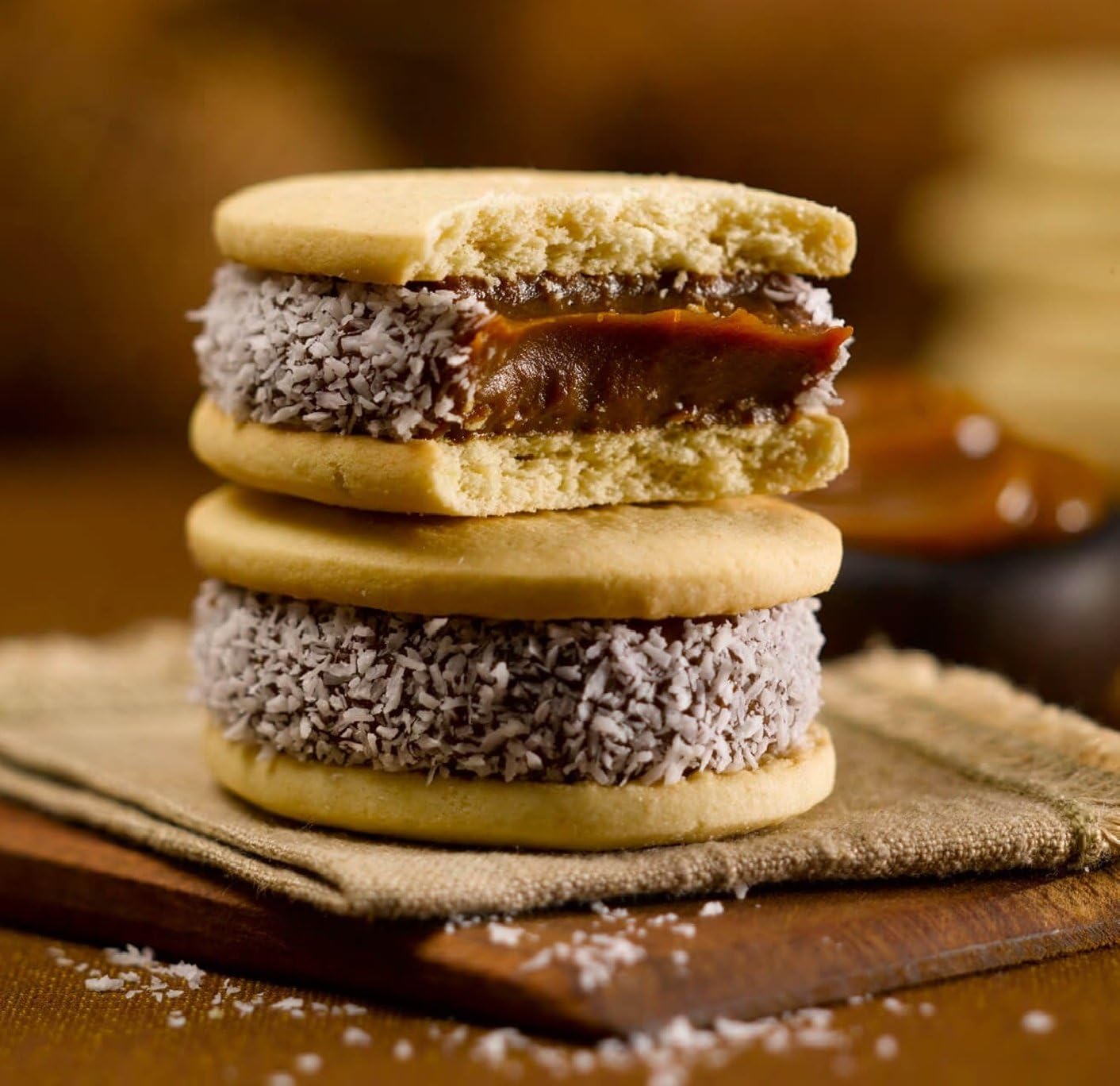 Cachafaz Alfajor Maizena - Corn Starch Sandwich Cookie Filled with Dulce de Leche Decorated with Crushed Coconut 6 Units 76 g