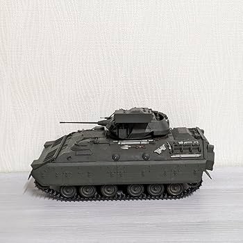 1/35アメリカ陸軍第1軍オマール・ブラッドレー指揮官　第2機甲師団　完成品 Amazon.co.jp: 1/35 アメリカ軍 M2 ブラッドレー 歩兵戦闘車