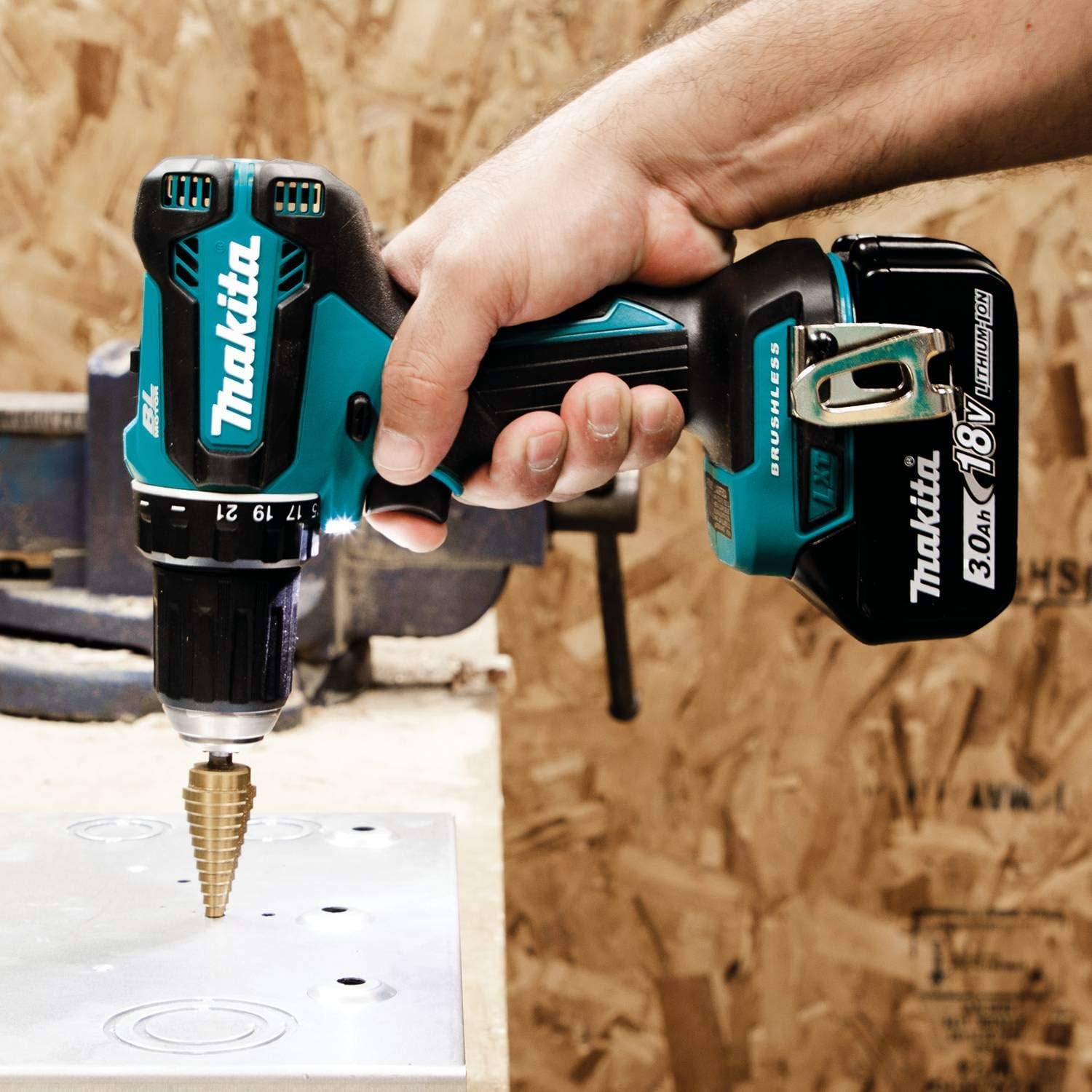 Makita XFD131-R 18V LXT Brushless Lithium-Ion 1/2 in. Cordless Drill/Driver Kit (3 Ah) (Renewed)