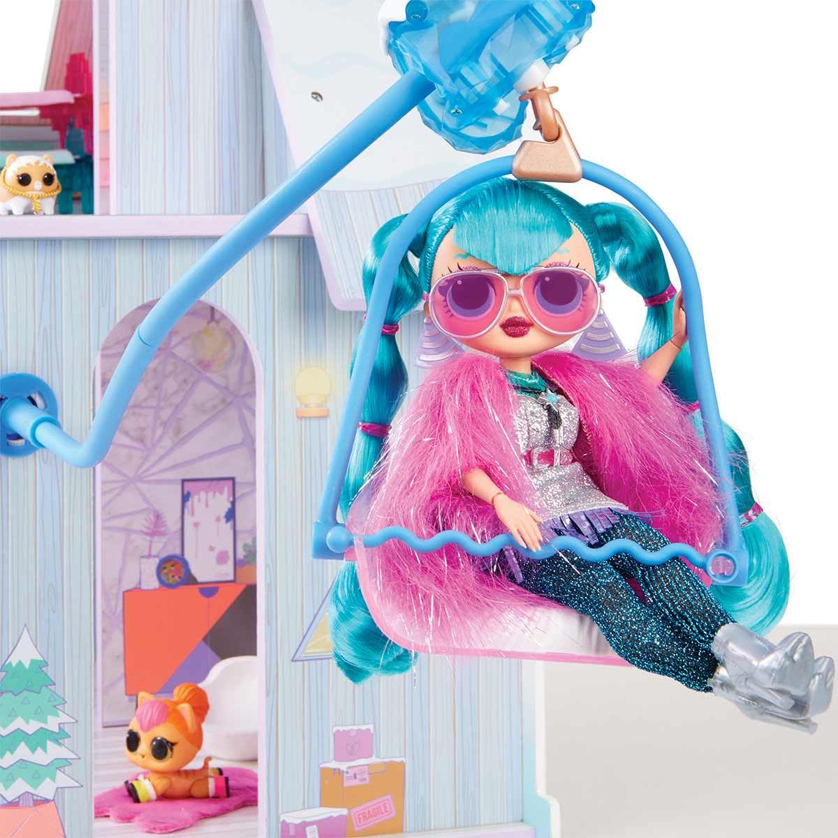 L.O.L. Surprise! OMG Winter Cottage Spielset - Mehr als 45 Überraschungen - Spielhaus mit Skilift, Schlafzimmer, Badezimmer, Wohnzimmer, Küche, Verwandelbaren Möbeln und Mehr - Für Kinder ab 4 Jahren