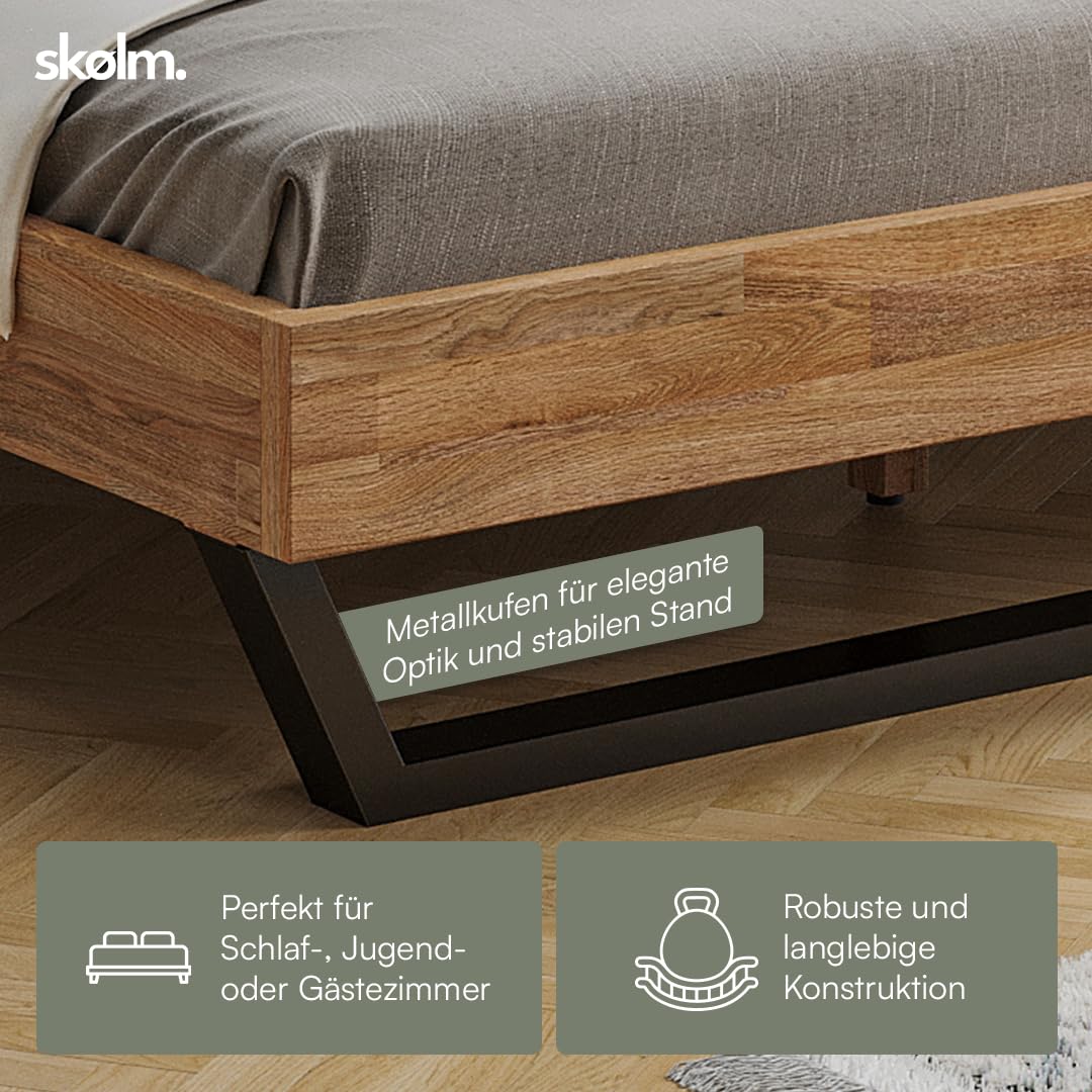 skølm Alver Massivholzbett 180x200 cm – Bettgestell aus Massivholz Eiche geölt – Holzbett mit schwarzen Metallkufen – hochwertiges Bett mit 1 Strebe als Bettkopf – Bettrahmen geeignet als Doppelbett