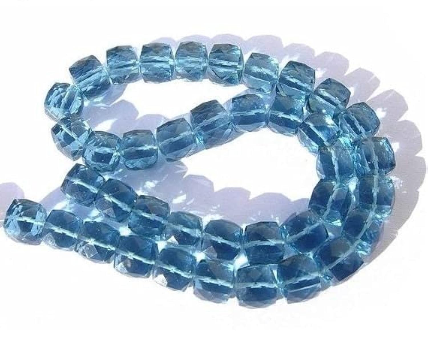 LKBEADS London Blue Quartz fasetowane kostki Briolette rozmiar 7 - 7,5 mm