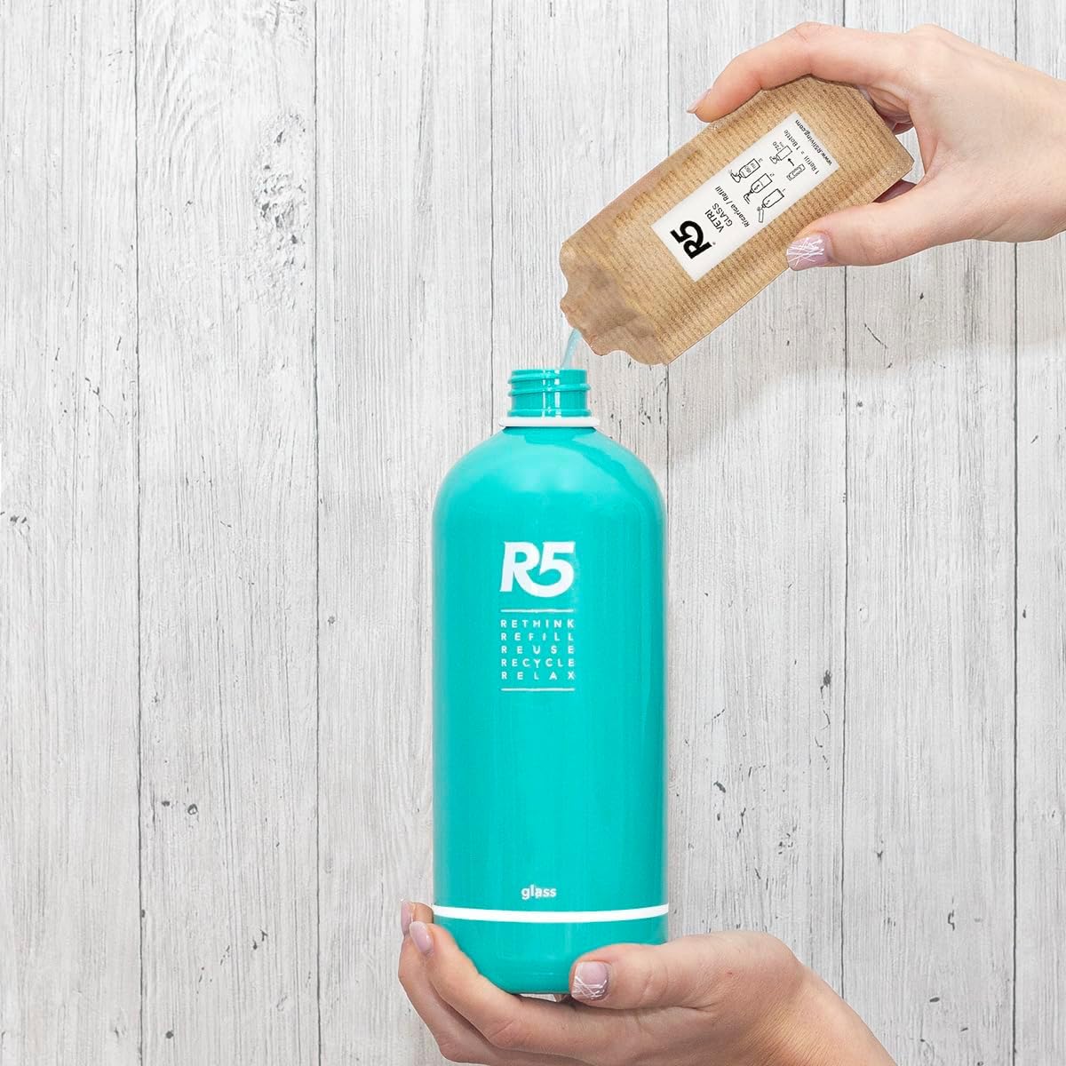 R5, Multipack 12 Refill Vetri, Detergente Vetri, Ideale per la Pulizia di Vetri, Cromature e Cristalli, Fragranza Acacia e Rosmarino, Made in Italy
