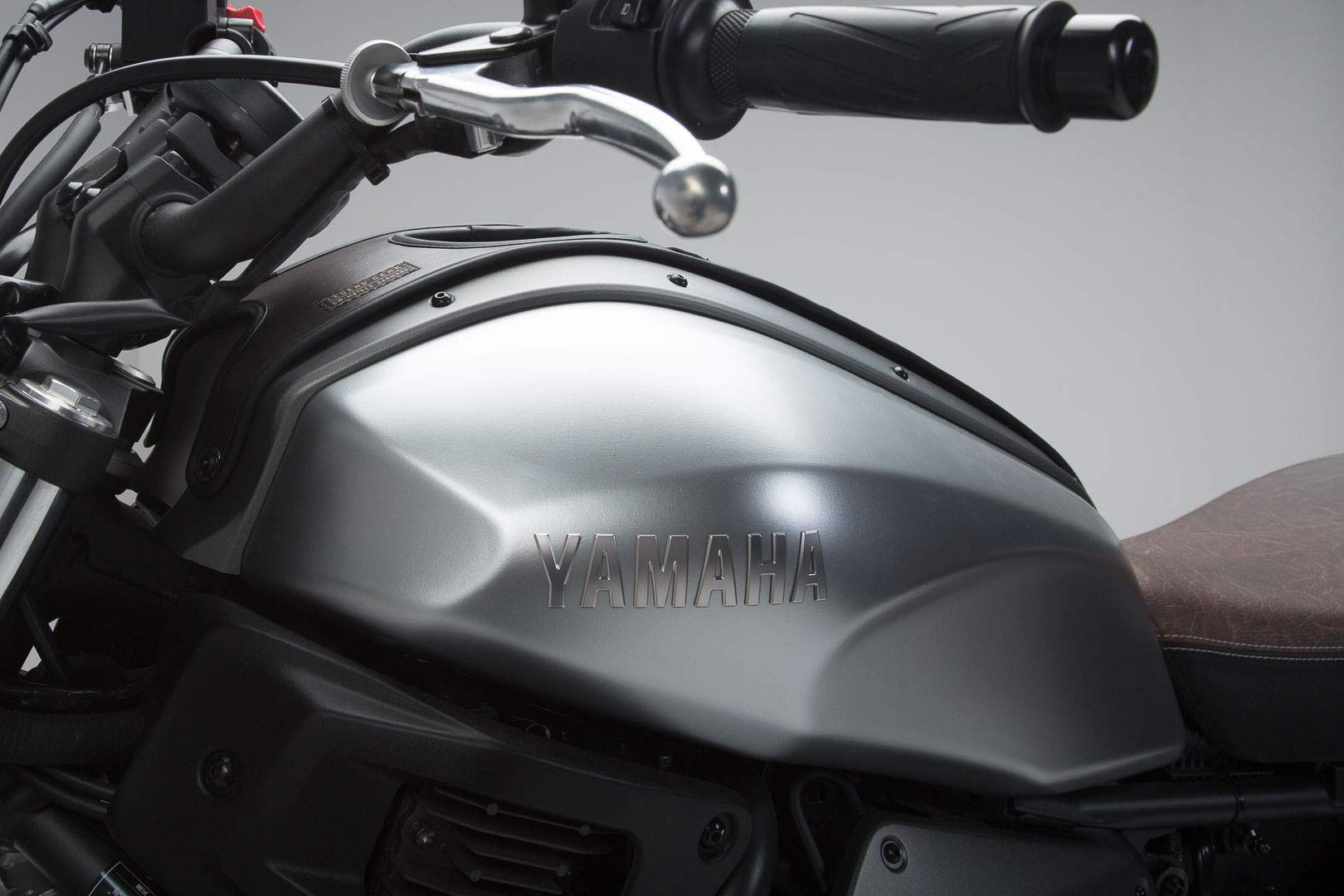 Amazon | SW-MOTECH Legend Gear タンクストラップ SLA Yamaha XSR 700