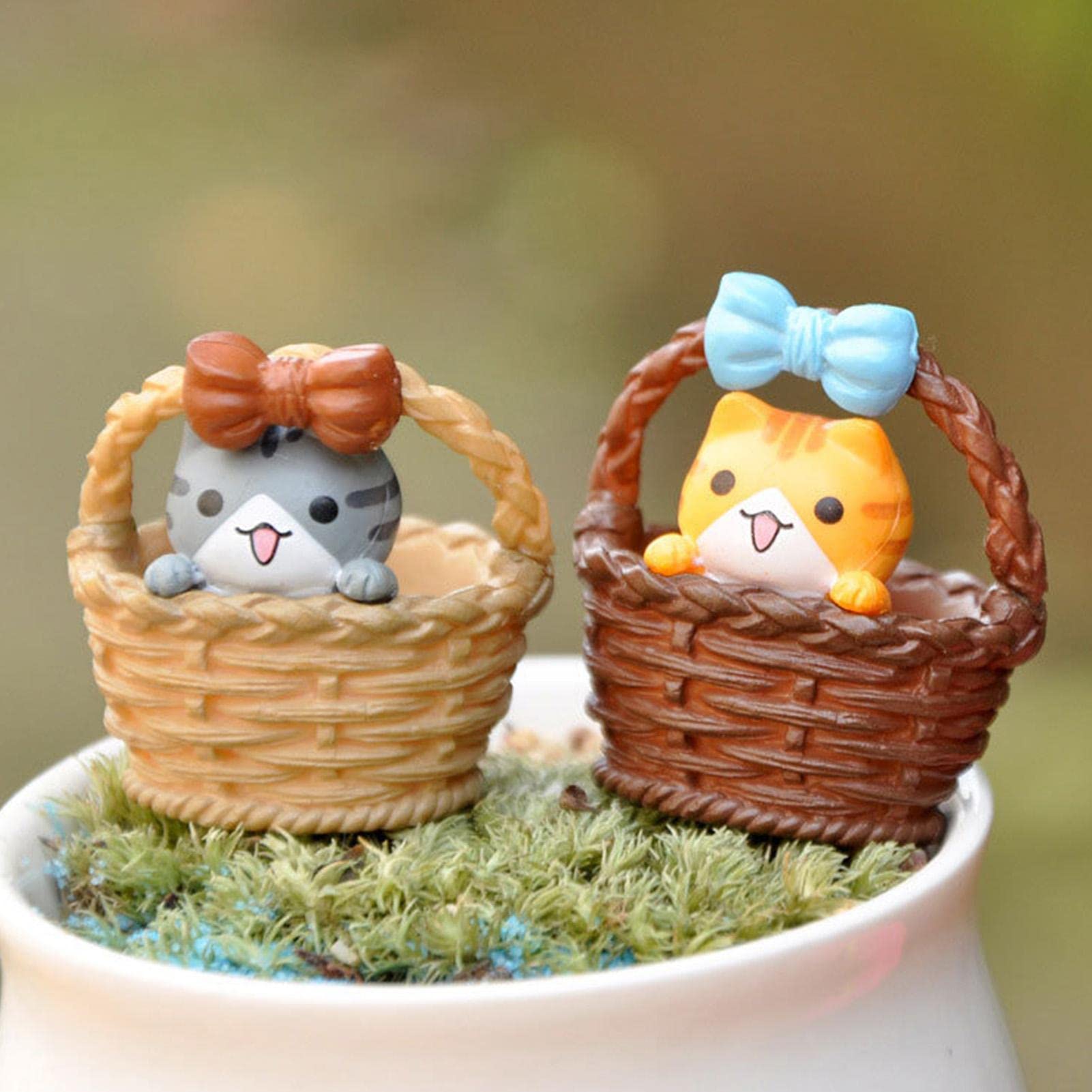 カゴの中のミニ、ミニ、キャット