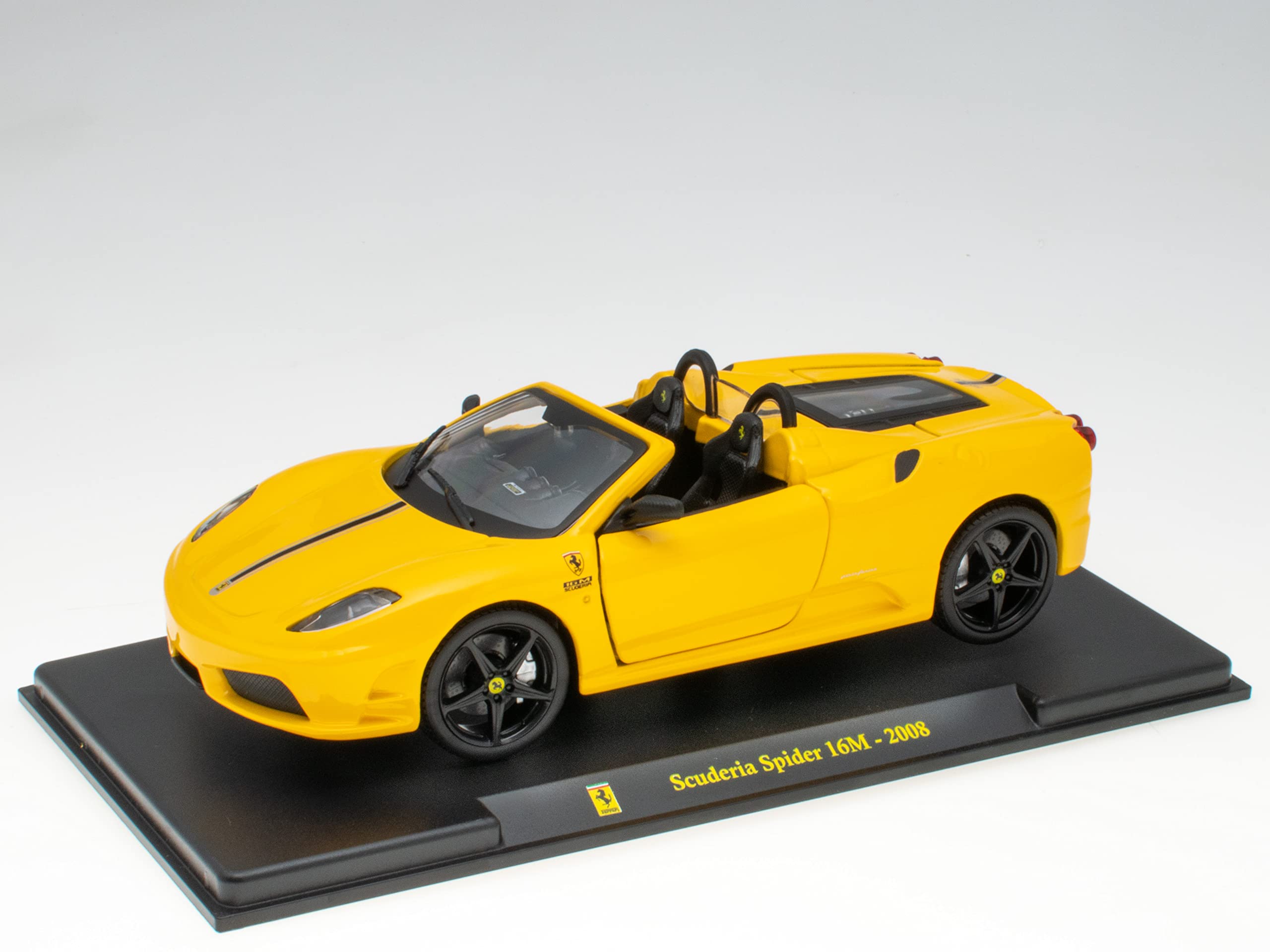 OPO 10 Voiture Miniature 1/24 Compatible avec Ferrari Scuderia Spider 16M 2008 - F032