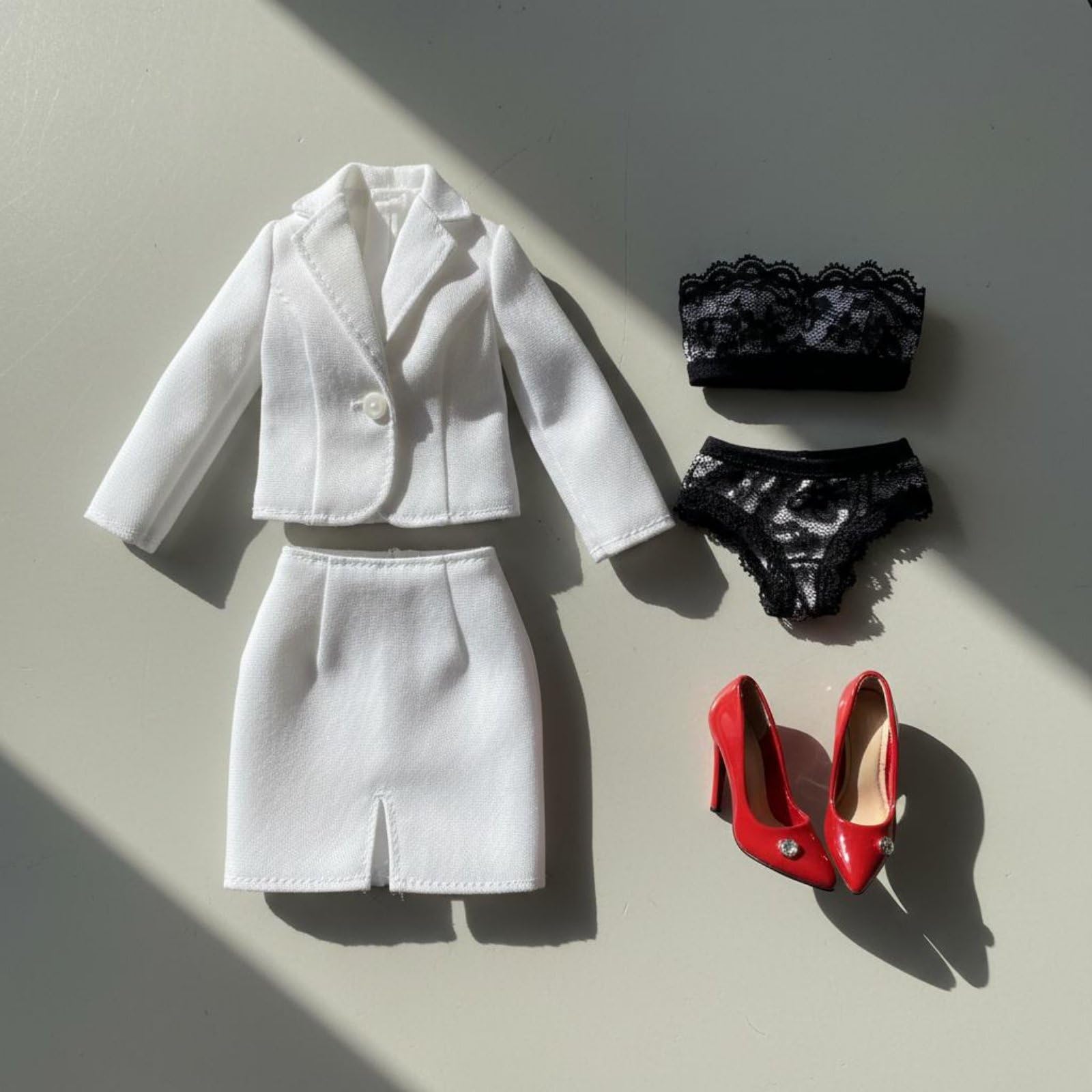 Traje de Oficina para Mujer Combinado con Falda Lencería y Zapatos con Material Textil Alta Visual Adecuado para Coleccionistas y Escenarios Empresariales en Miniatura, Blanco