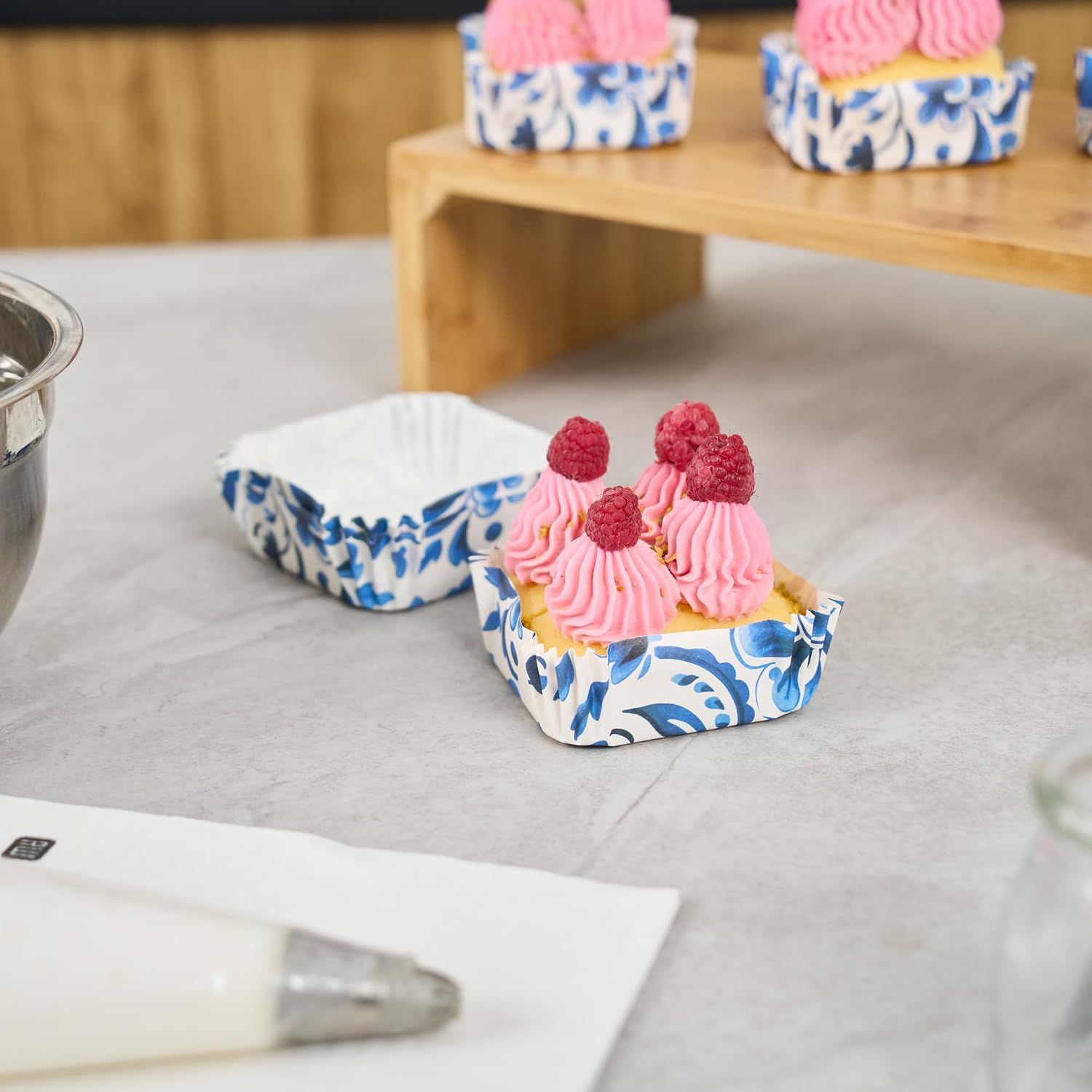 Restaurantware 6 oz Square Paper Baking Cup, 200 Pack