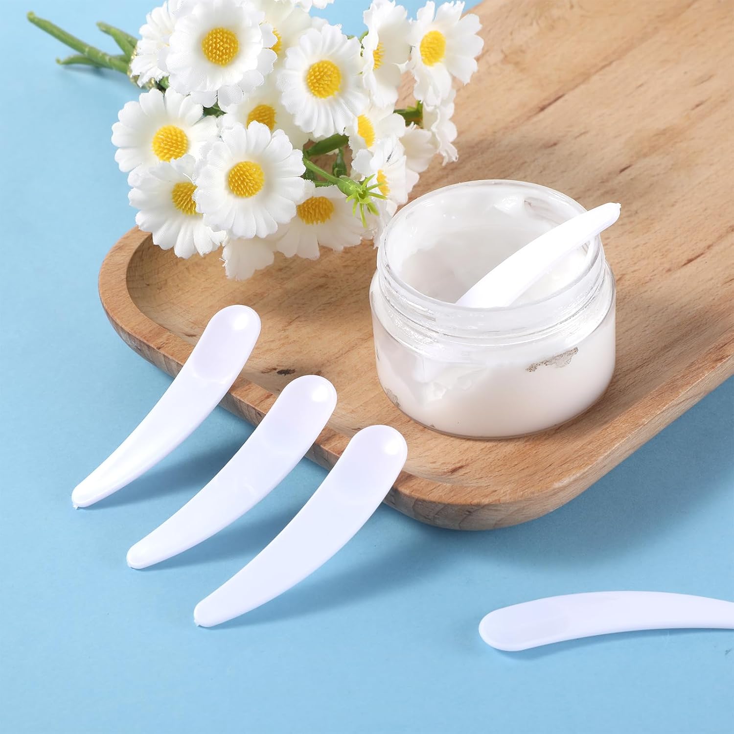 Disposable Cosmetic Spatulas, 100 Pcs Mini Plastic Makeup Scoop Spatula Small Makeup Spatula for Mixing, Sampling, Cream, Mask, Serum, Skin Care (White)