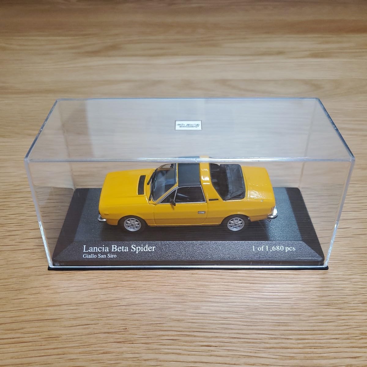 Amazon | 1/43 ミニチャンプス/Lancia Beta Spider 1981 Giallo