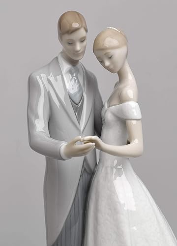 Miniatura 4 de LLADRÓ Figura de porcelana de una pareja de bodas unidos para siempre. boda decorativa del novio y la novia en porcelana brillante.
