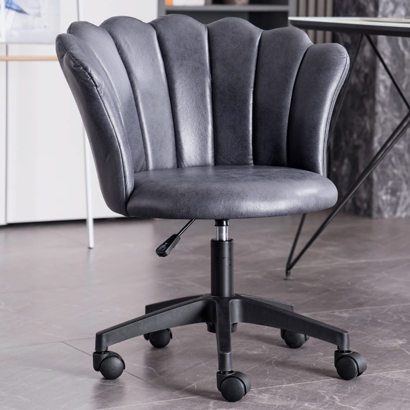 Chaise de bureau pivotante et réglable en hauteur grise avec pieds noirs