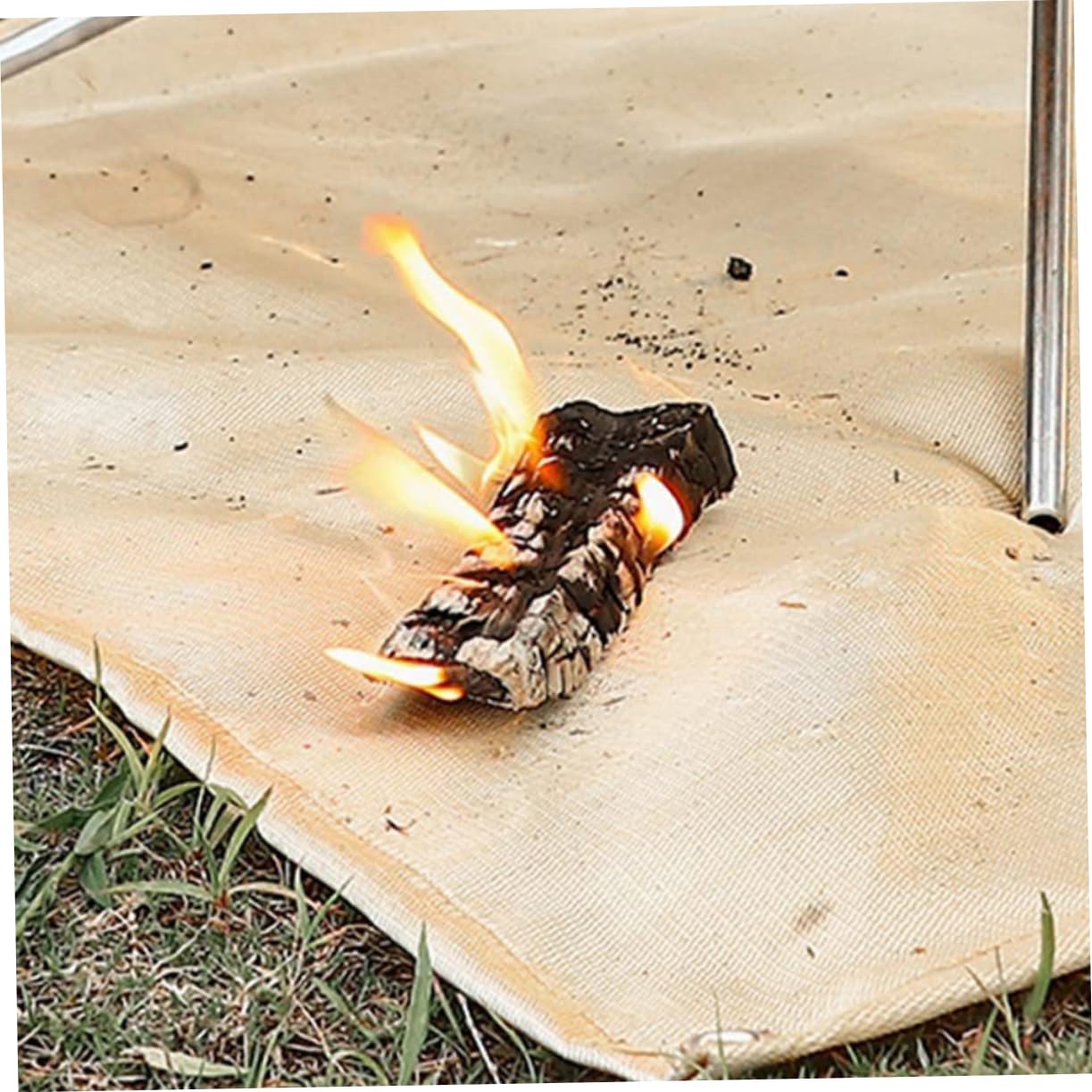 Yardwe Fireproof Camping Blanket Lightweight Thermal Resistant Fiberglass Fire Suppression Blanket for Outdoor Use for Picnics and Emergency Situations