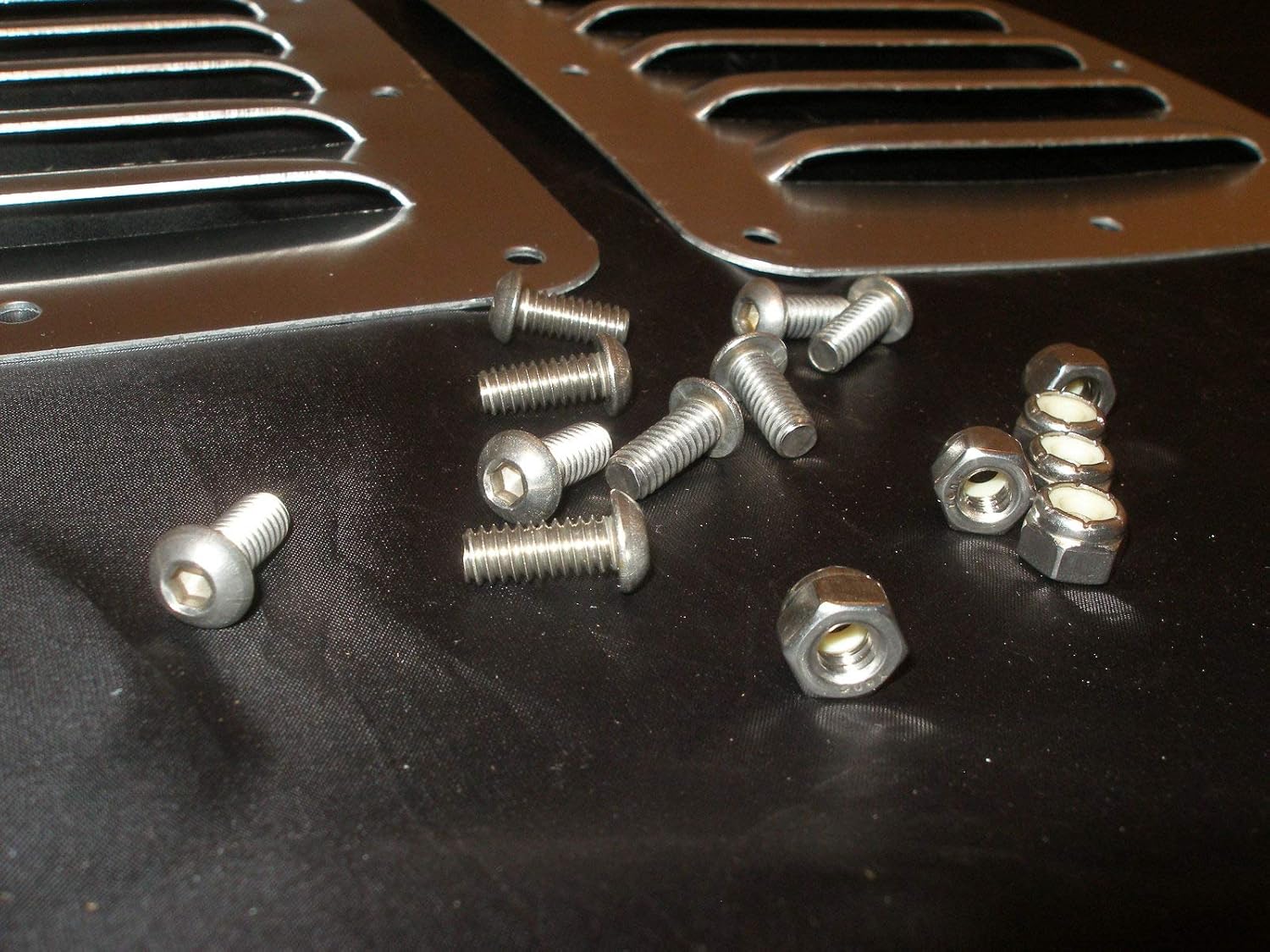 XJ"MAXIMUS" Cherokee Hood Aluminum Louvered Cooling Panels (Bolt-on) Kit