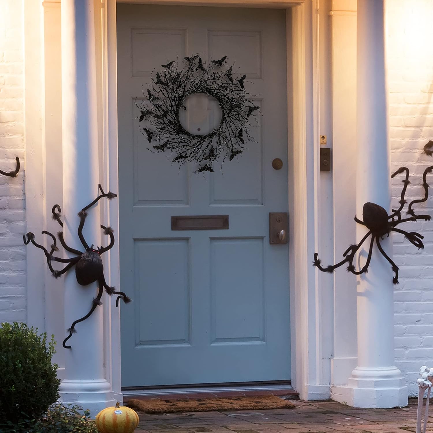 Sggvecsy 17.7Artificial Black Twig Wreath with Glitter Bats - Handmade Sparkling Hanging Decorations for Front Door, Indoor/Outdoor Halloween Party