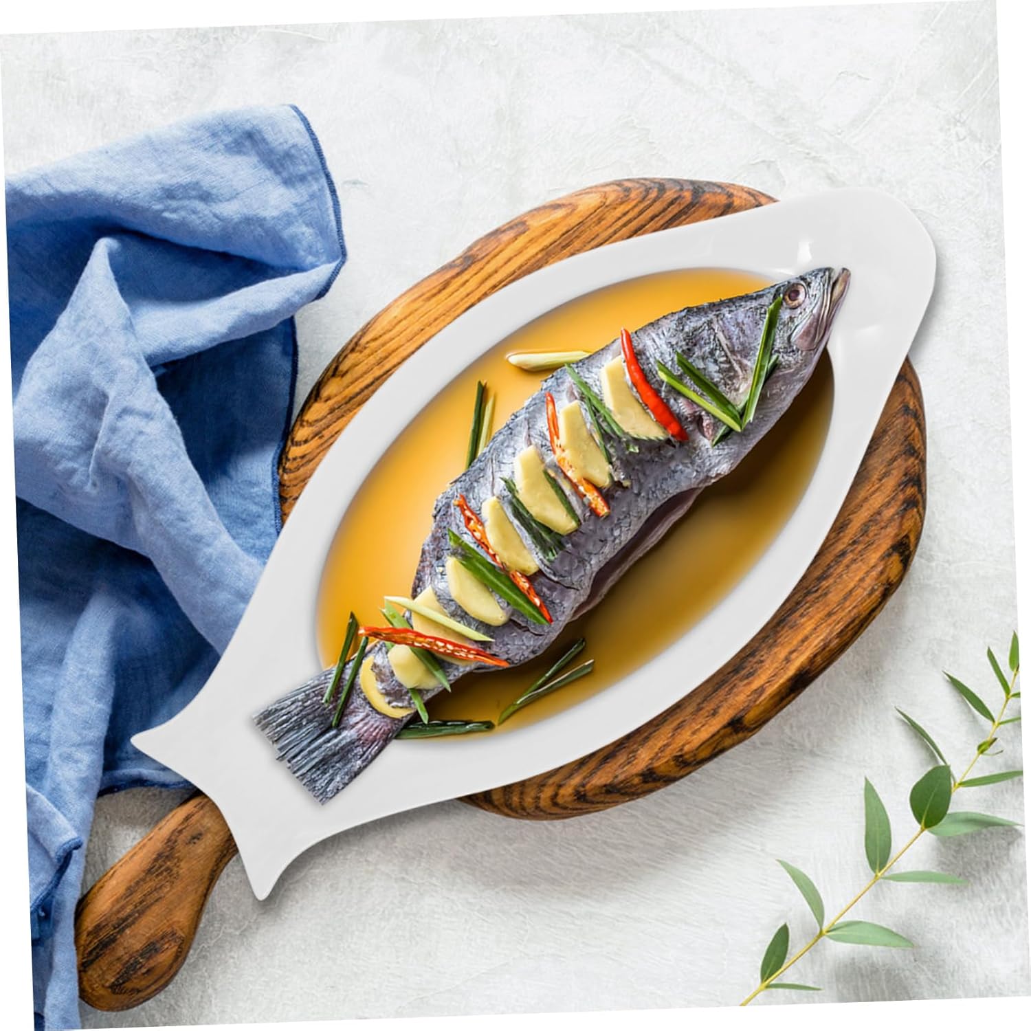 Healifty White Oval Ceramic Fish Platter Plate for Steamed Fish Serving Creative Swimming Shape Design Heat Resistant Kitchen Tableware for Home Restaurant and Party Use