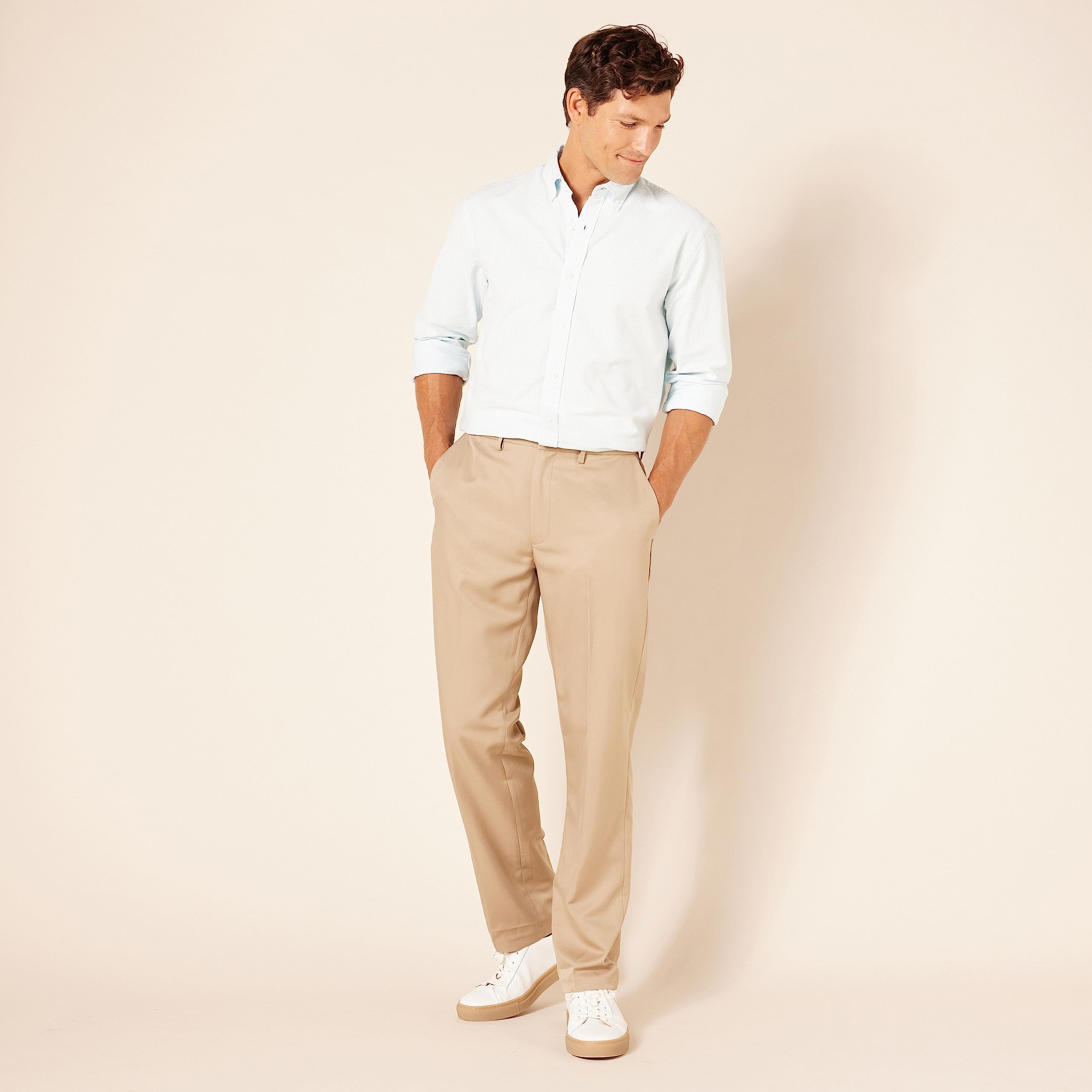 Amazon Essentials Pantaloni da Abito Senza Pinces con Vita Espandibile in Vita e Vestibilità Classica Uomo