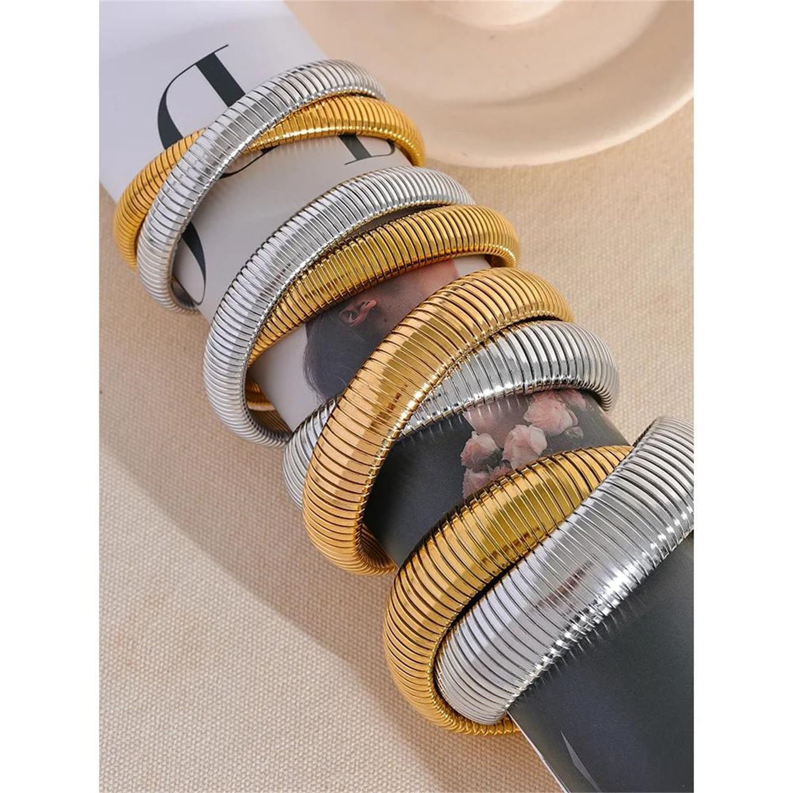 MOCHAMIK Wasserdichter, elastischer Punk-Armreif aus dickem Metall für Damen und Herren mit 18-Karat-Vergoldung, EIN trendiges Schmuckstück für den Bijoux-Stil