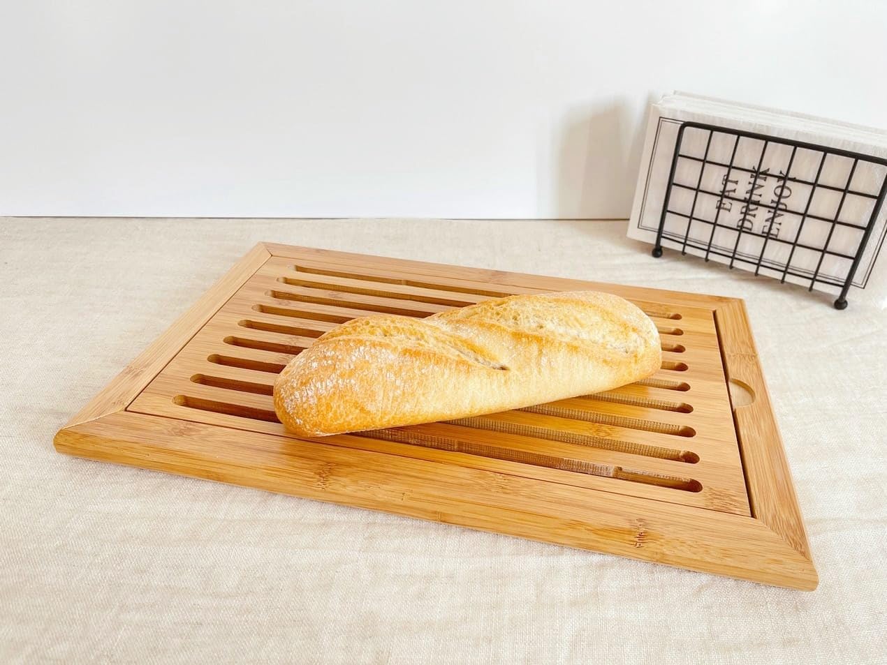 Tagliere per pane in bambù per cucina con vassoio raccogli briciole, robusto e resistente, 9 canali orizzontali 38 x 24 x 2 cm