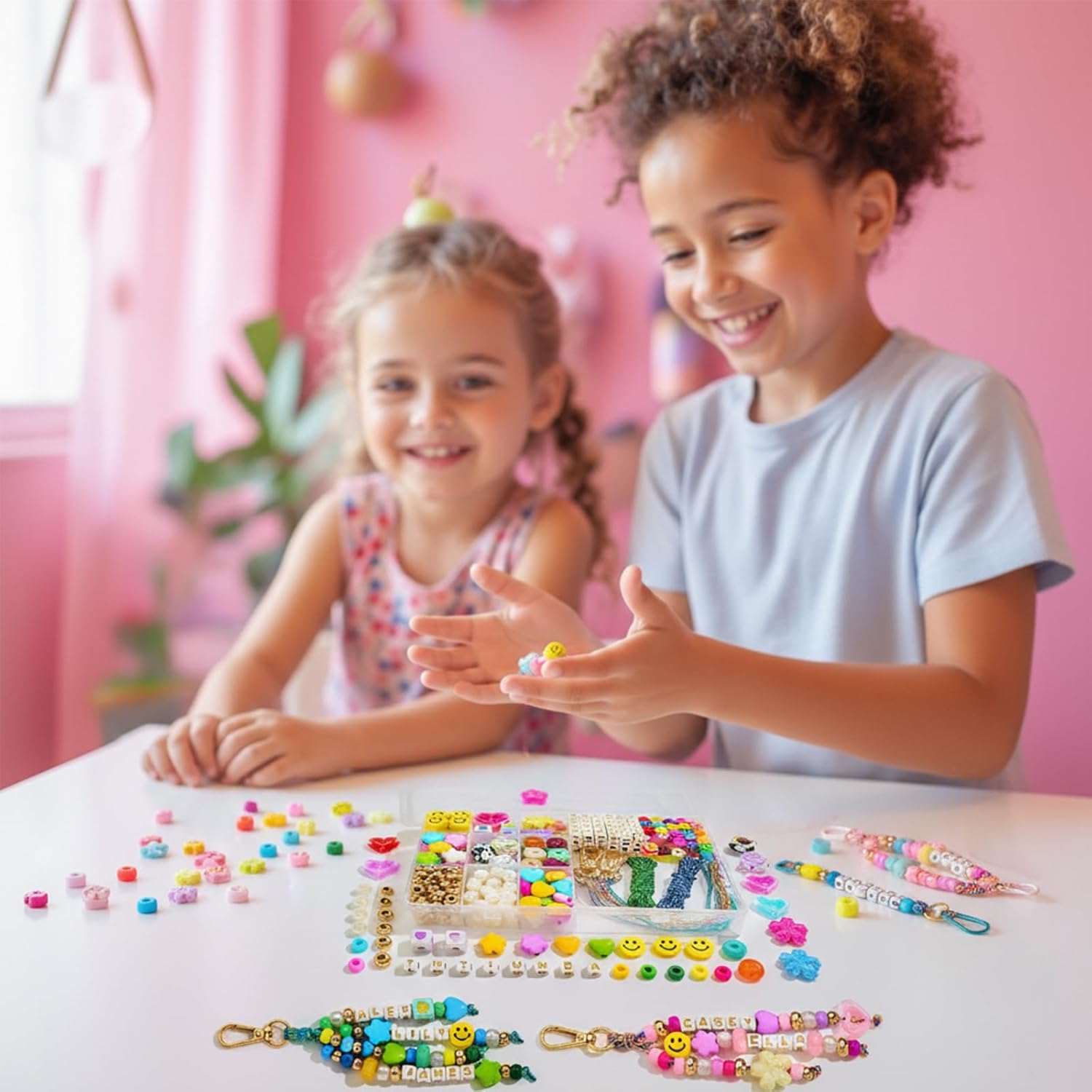 HolidayQbee DIY Bead Keychain Making Kit Beads-421PCS Beaded Bag Charm Making Kit Letter Alphabet Name Beads Heart Flower Key Chain Jewelry Accessories Making Kit for Boy Girls Kids Christmas Gifts