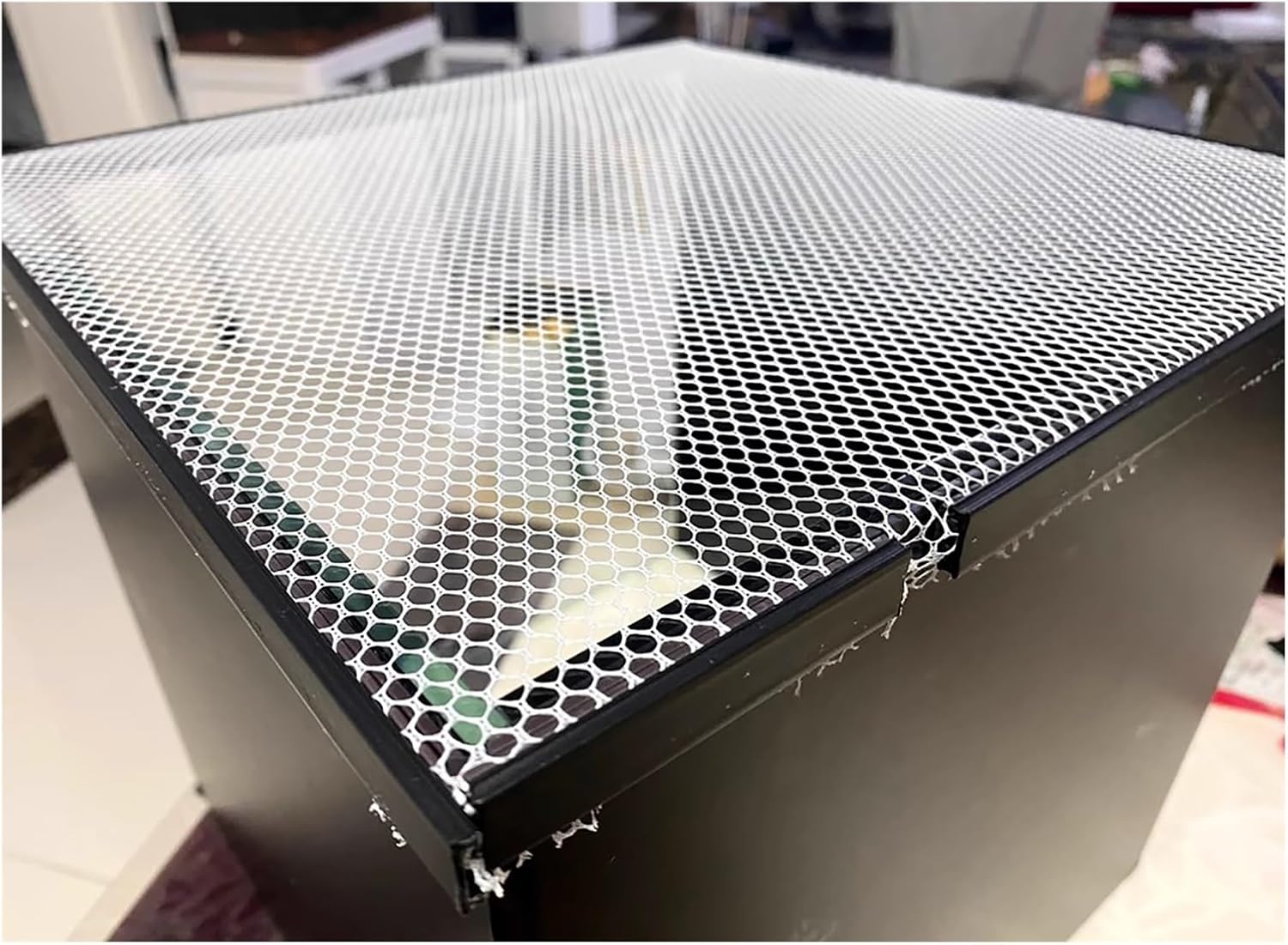 Adjustable Size Rectangle Terrarium Top Covers Aquarium Hood, Magnetic Aquarium Cover Lid, DIY Anti-Jumping Net Cover Mesh Fish Tank Lids, Cut at Will(L13.8xW11.8in/35x30cm)