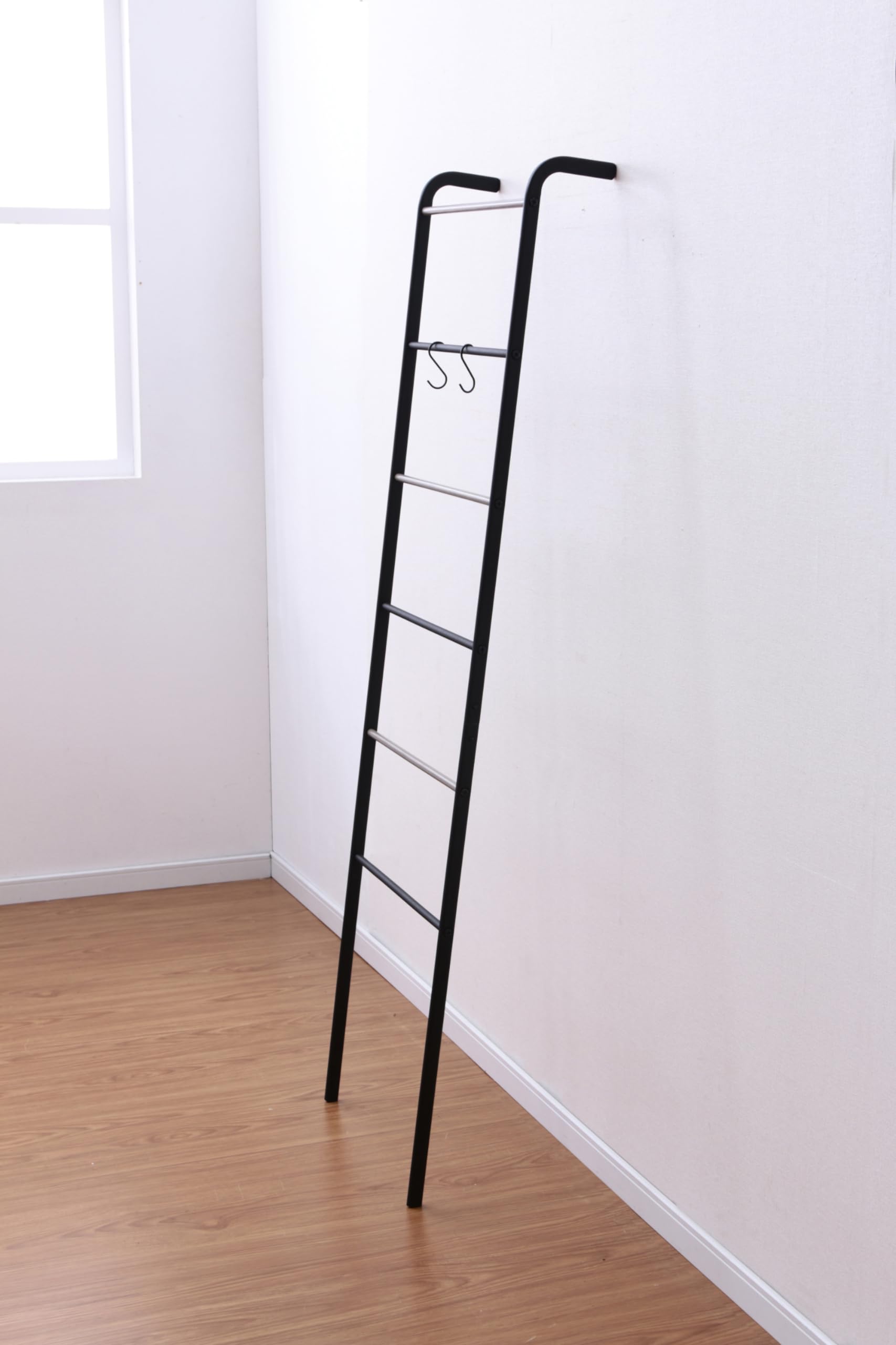 Iris Ohyama Stand Appendiabiti in Metallo, Scala, Nero, Ganci Inclusi, Solido, Anti scivolo, Per Camera, Studio, Armadio, Stendibiancheria, Montaggio Facile, PI-L160