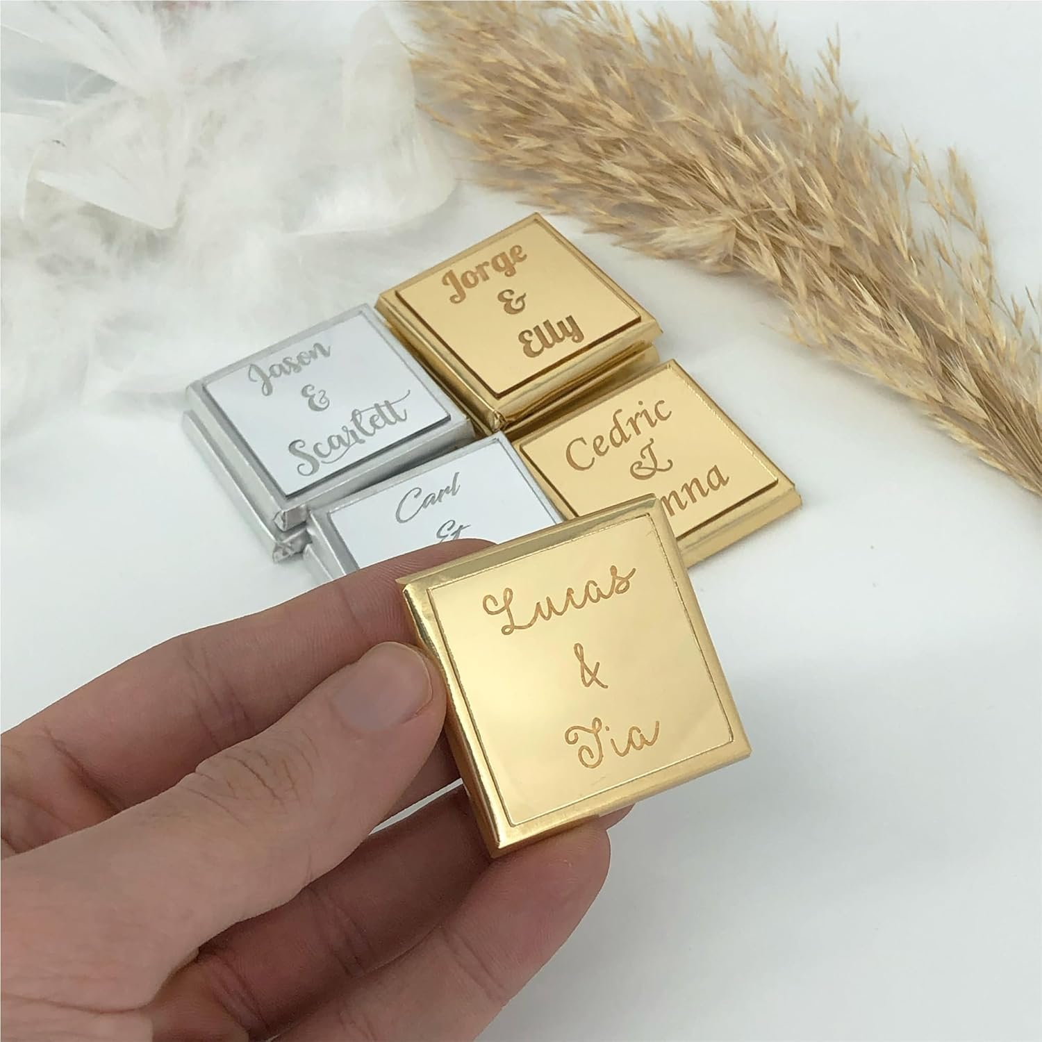 Satz von 50 personalisierte Pralinen für Hochzeit Gefälligkeiten, Verlobung Pralinen, Bulk-Geschenke für die Gäste als Partygeschenke