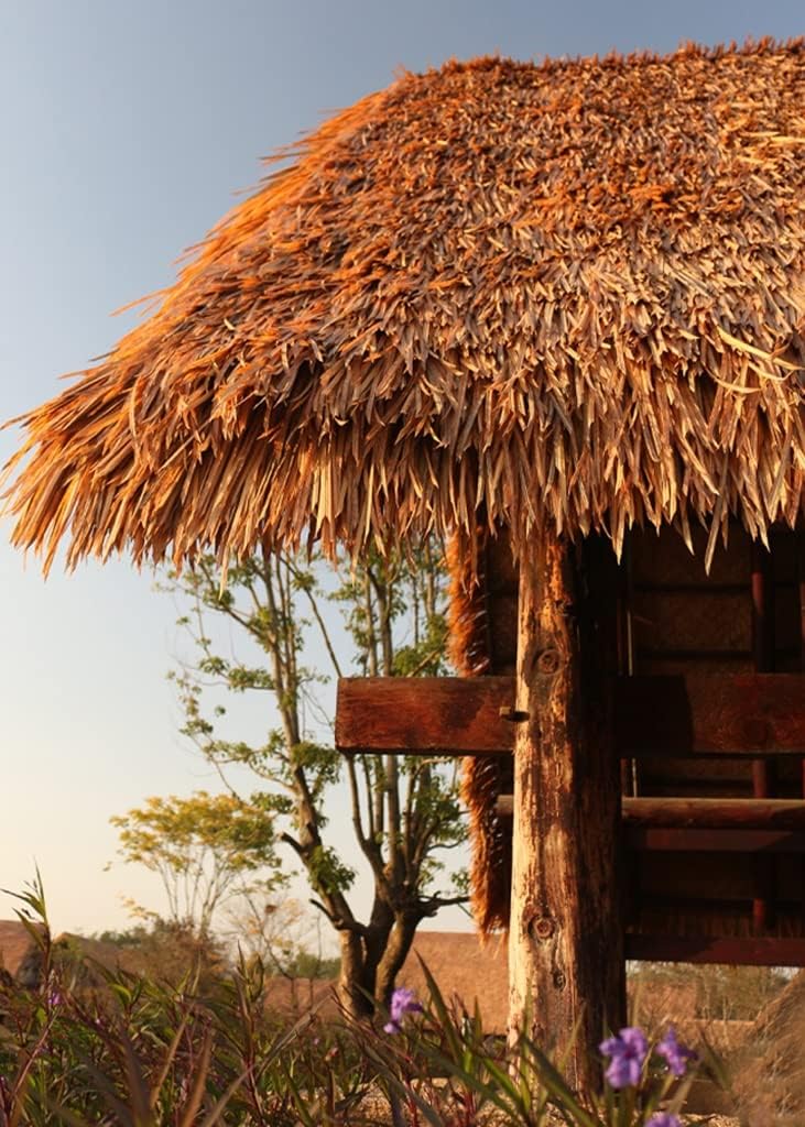 Plastic Simulation Thatch Roll Palm Leaf Artificial Thatch Roll Fake Grass Tile Fireproof Environmental Protection Sunshade Decoration for Tiki Bar Huts Roof(Yellow b,0.5x2m/1.64X6.56ft)