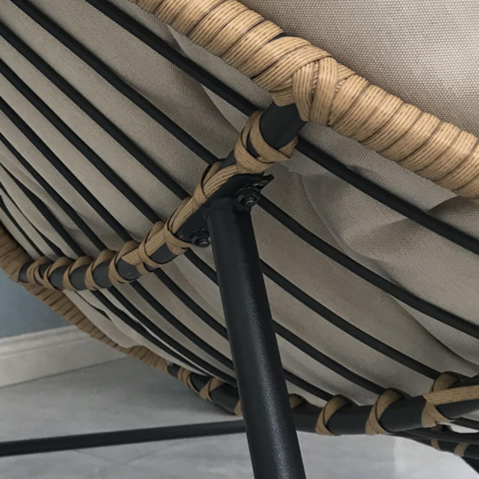 Rattanowy fotel bujany na każdą pogodę, ponadwymiarowy, z pluszową poduszką, do relaksu wewnątrz i na zewnątrz