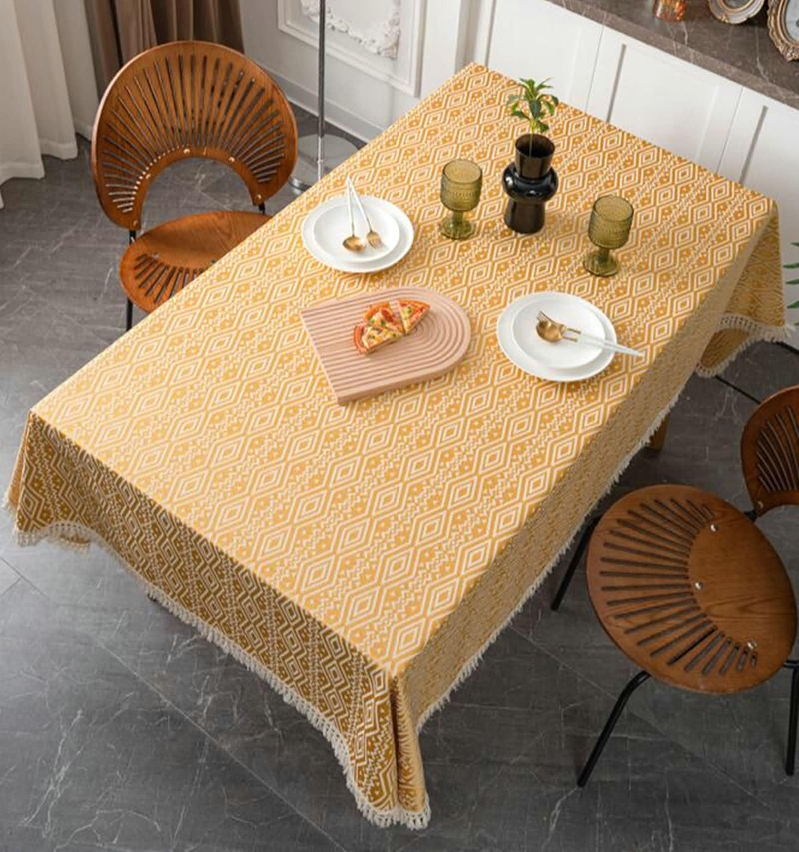 Nappe géométrique à pompons 140 x 260 cm lavable pour table de salle à manger
