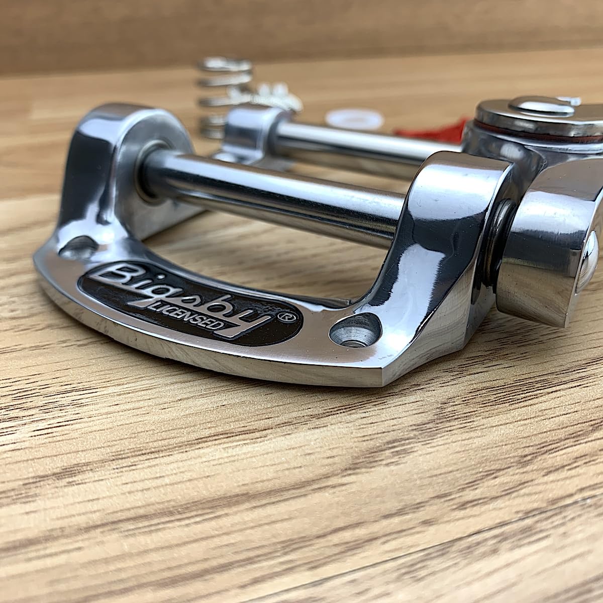 Bigsby Vibrato for Flat-Top Electric Guitars B50-GTI : Amazon.ca