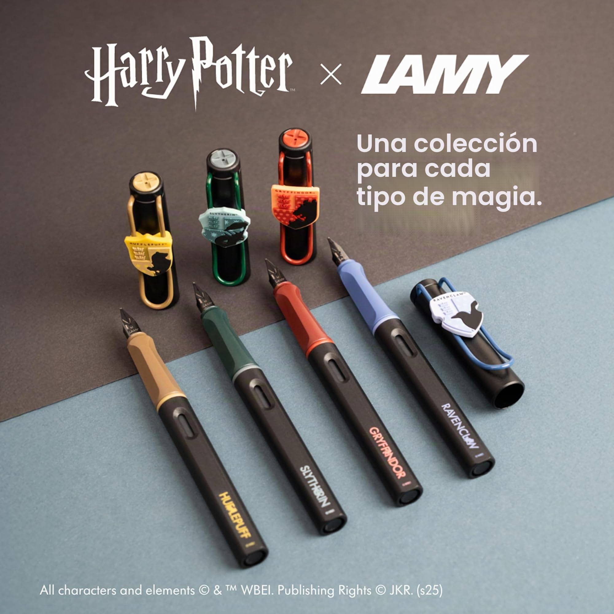 Lamy safari Harry Potter Set de 4 plumas – Edición especial con escudos de las casas – Plumines de acero (M) – Agarre ergonómico – Incluye cartuchos de tinta T10 azul – Para diestros