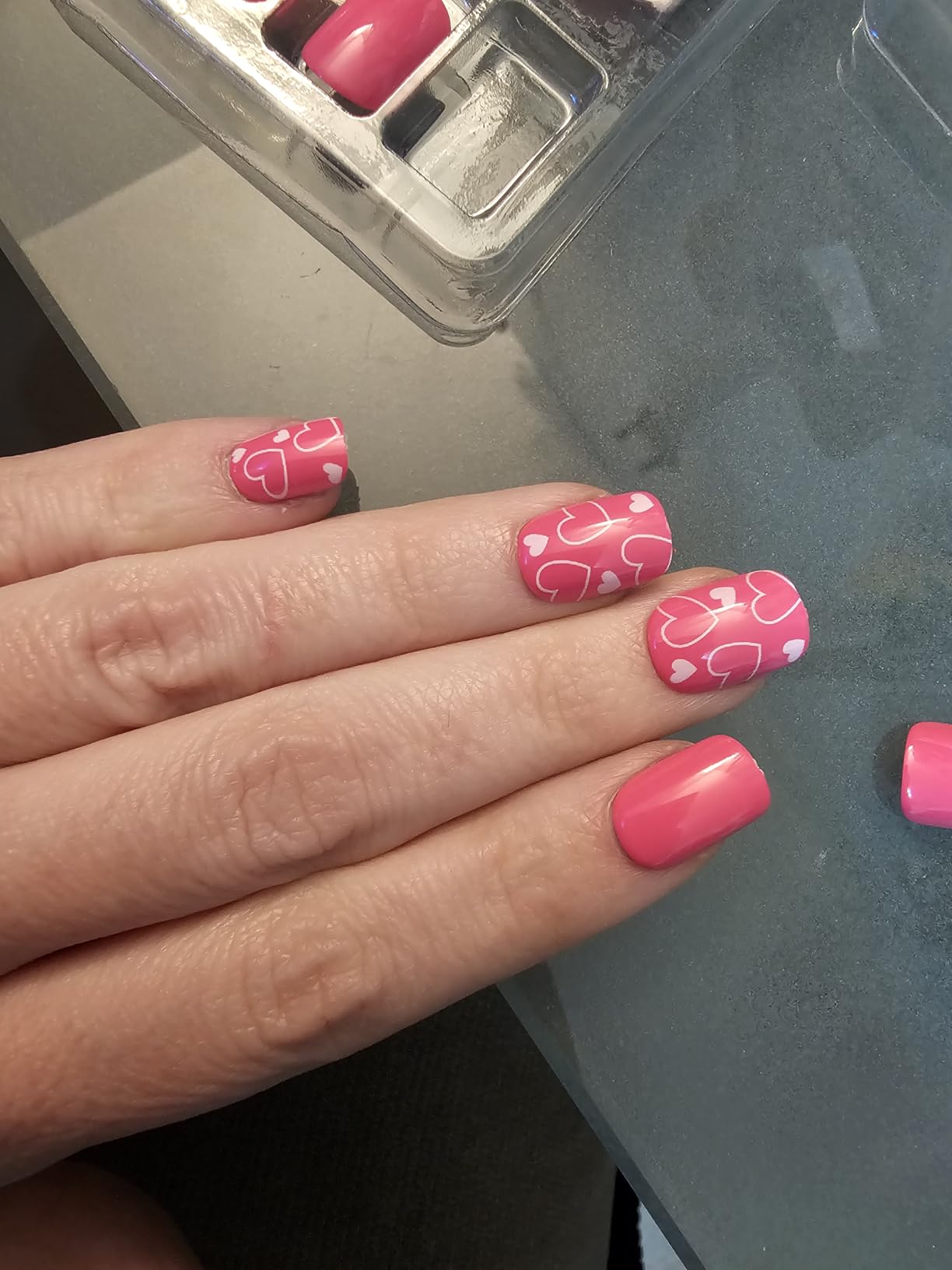 Tnbuokas Press-On Nails with beautiful heart design