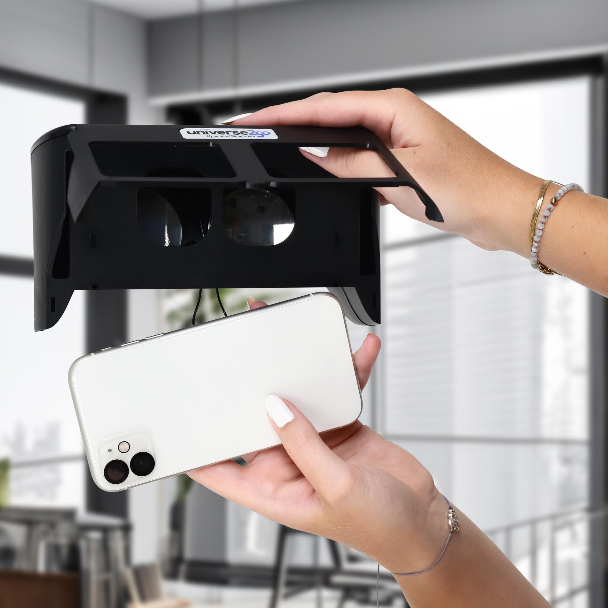 Omegon Universe2go+ | Augmented Reality Hand-Planetarium | Entdecke Sternbilder & Planeten | Mit spannendem Audioguide | Kompatibel mit Allen gängigen Smartphones | Für Einsteiger & Fortgeschrittene
