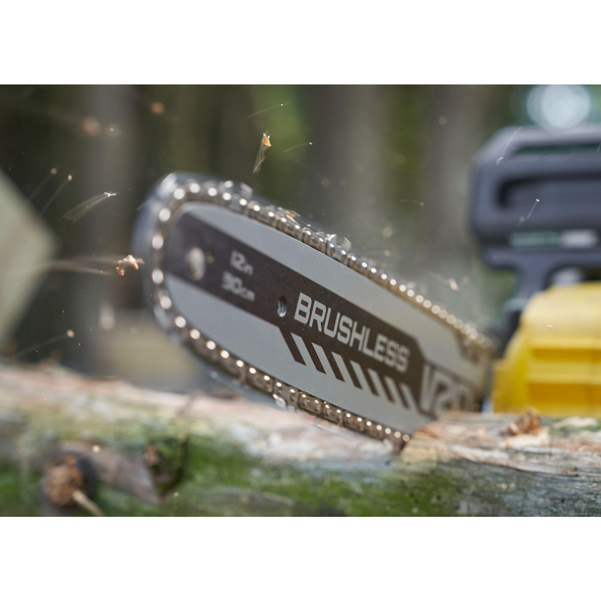 STANLEY FATMAX SFMCCS730M1-QW - Motosierra inalámbrica (18 V, longitud de la espada de 30 cm, motor sin escobillas, con 2 empuñaduras y protección de la mano, adecuada para trabajos de madera y jardín | Motor sin escobillas, Con 2 empuñaduras, Protección