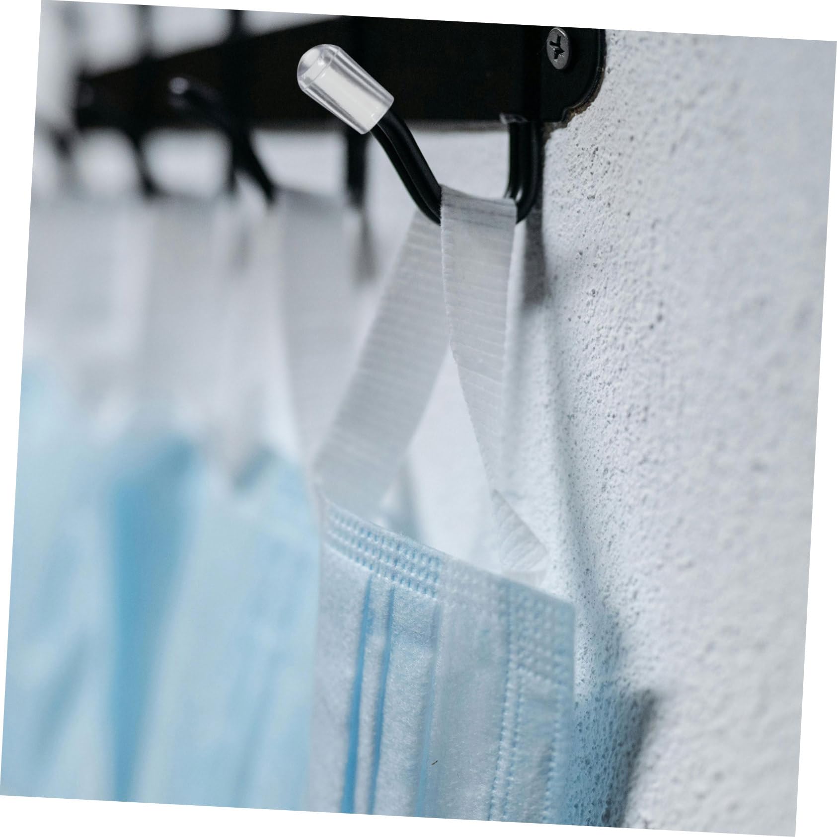 Garneck 100Pcs Hook End Caps Thread Protector Caps for Wire Hangers Tipped Covers Easy to Use for Protecting Hands From Scratching and Ensuring Safety Everyday