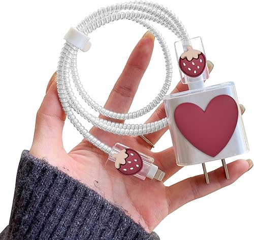 Bonito protector de cable compatible con adaptador de iPhone con diseño de corazón de amor 3D rojo vino, caramelo y fresa, cubierta USB de línea de