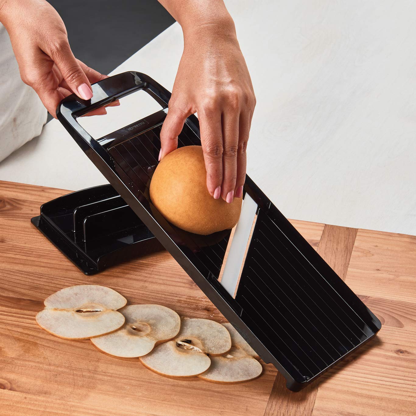 Kyocera CSN-402BK Ceramic Slicer with Hand Protector, Black - Image 3