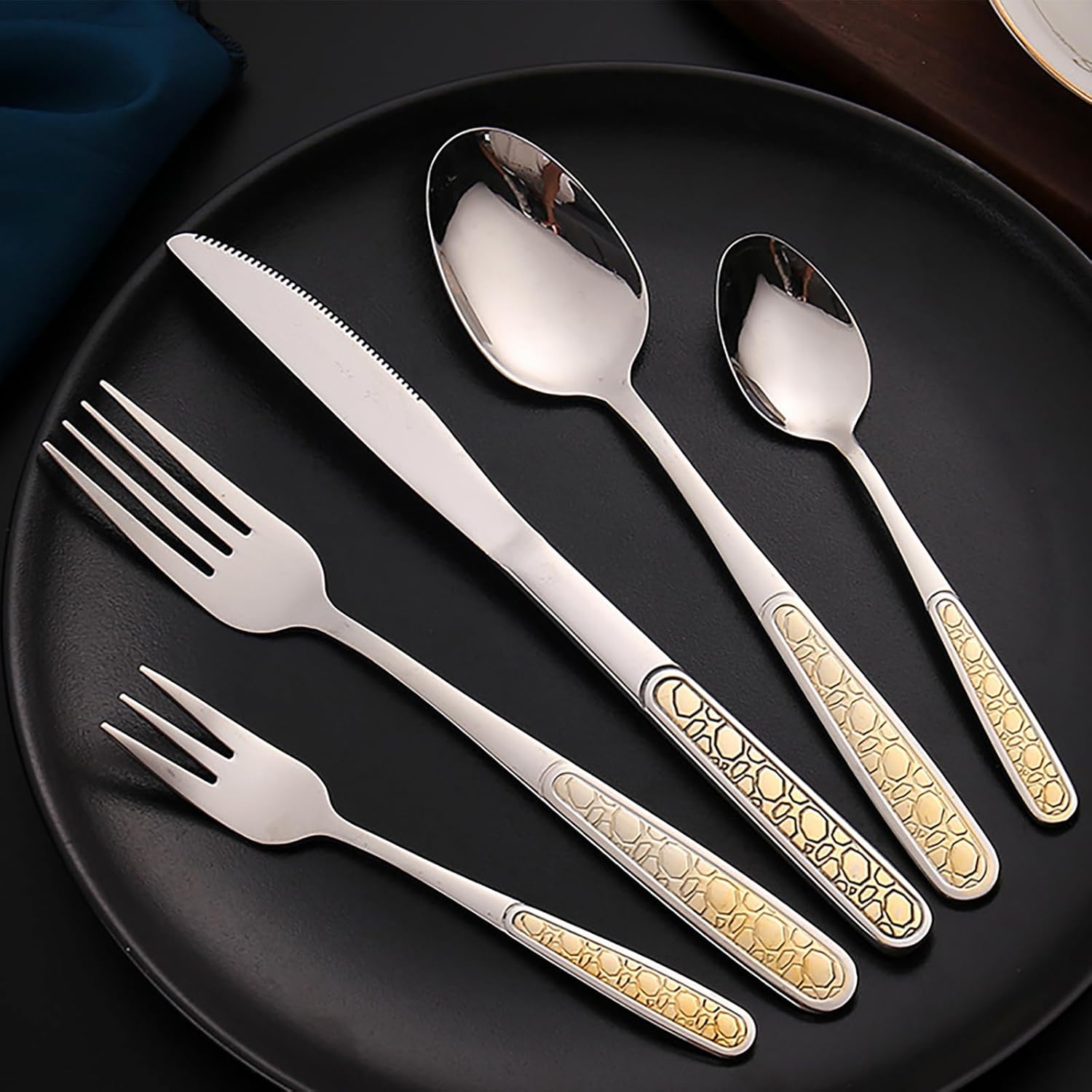 Gold-Plated Leopard Print Carved Handle Kitchen Utensils Set Cutlery Set Silverware Set 40-Piece for 8 Mirror Effect Spoons and Forks Set Flatware Set, Ergonomic for Daily Household Use