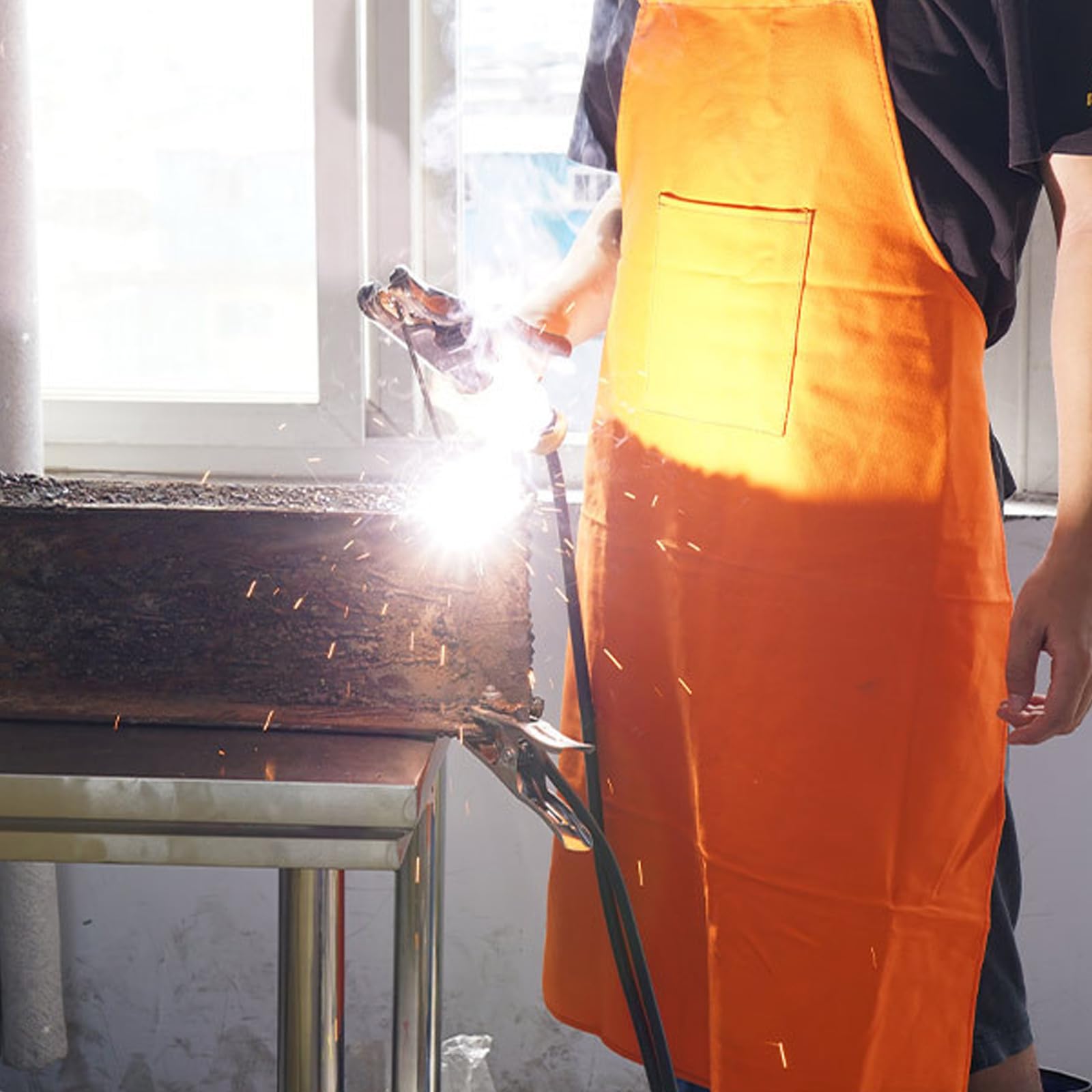 Welder - Delantal resistente al calor, tela ignífuga con correas ajustables, equipo de protección ligero para uso industrial y metalurgia, delantal protector de soldadura ajustable