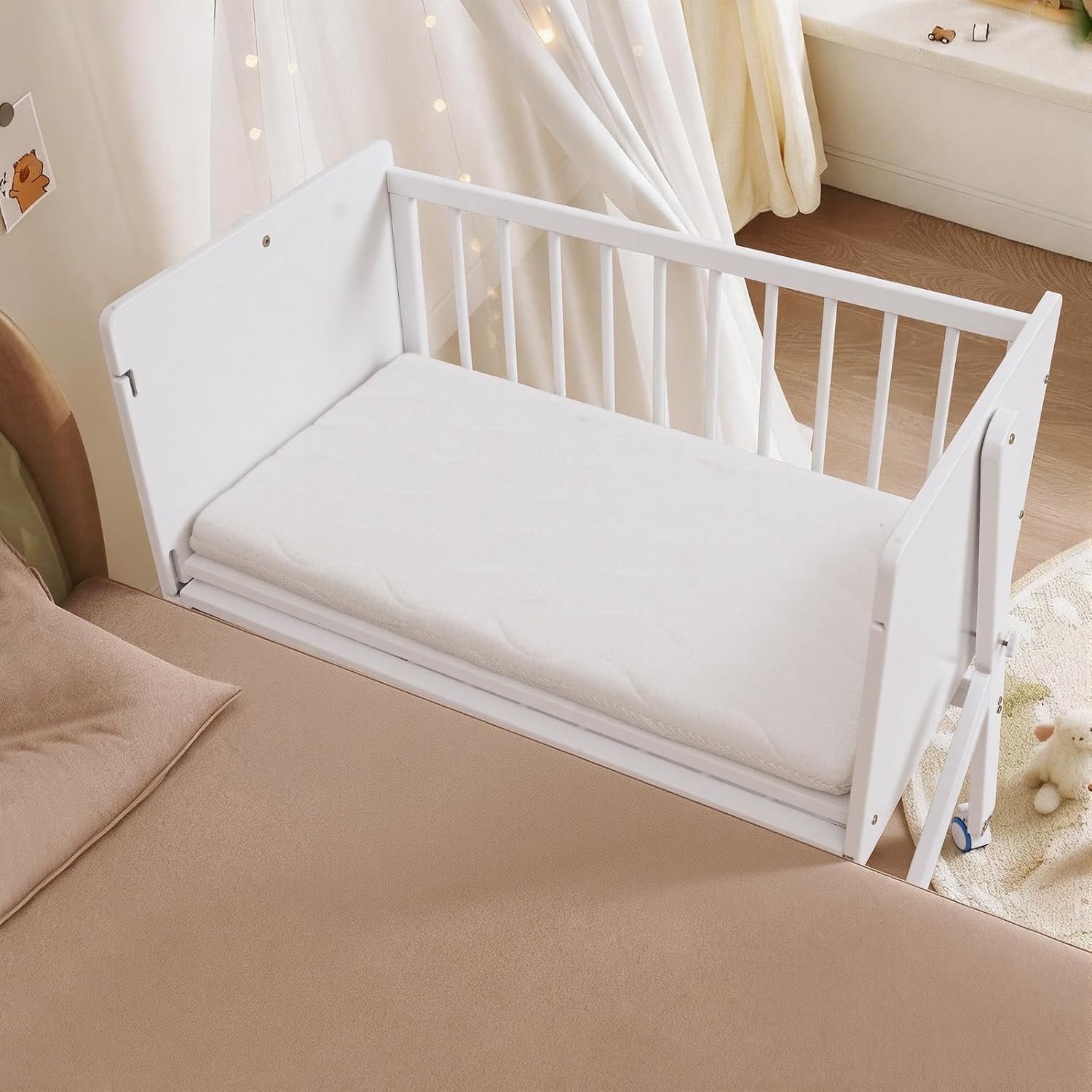 Rocking Bedside Baby Bassinet - 3-in-1 Baby Crib with Mattress,Wheeled Pine Wooden Bassinet Bedside Sleeper,Portable Co Sleeper for Small Room and Newborn