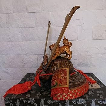 出世兜：源九郎義経 長鍬形獅子頭の兜 源氏兜 兜飾り 鋳物 座布団付き Amazon | 出世兜 源九郎義経 長鍬形獅子頭の兜 兜 五月人形