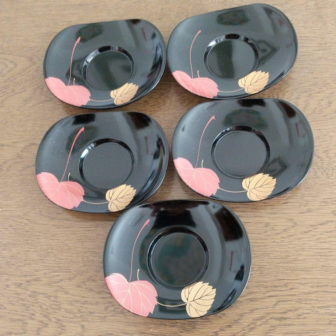 漆器 花形 黒と金の、茶托 漆器 花形 黒と金の、茶托 漆器 花形 黒と金